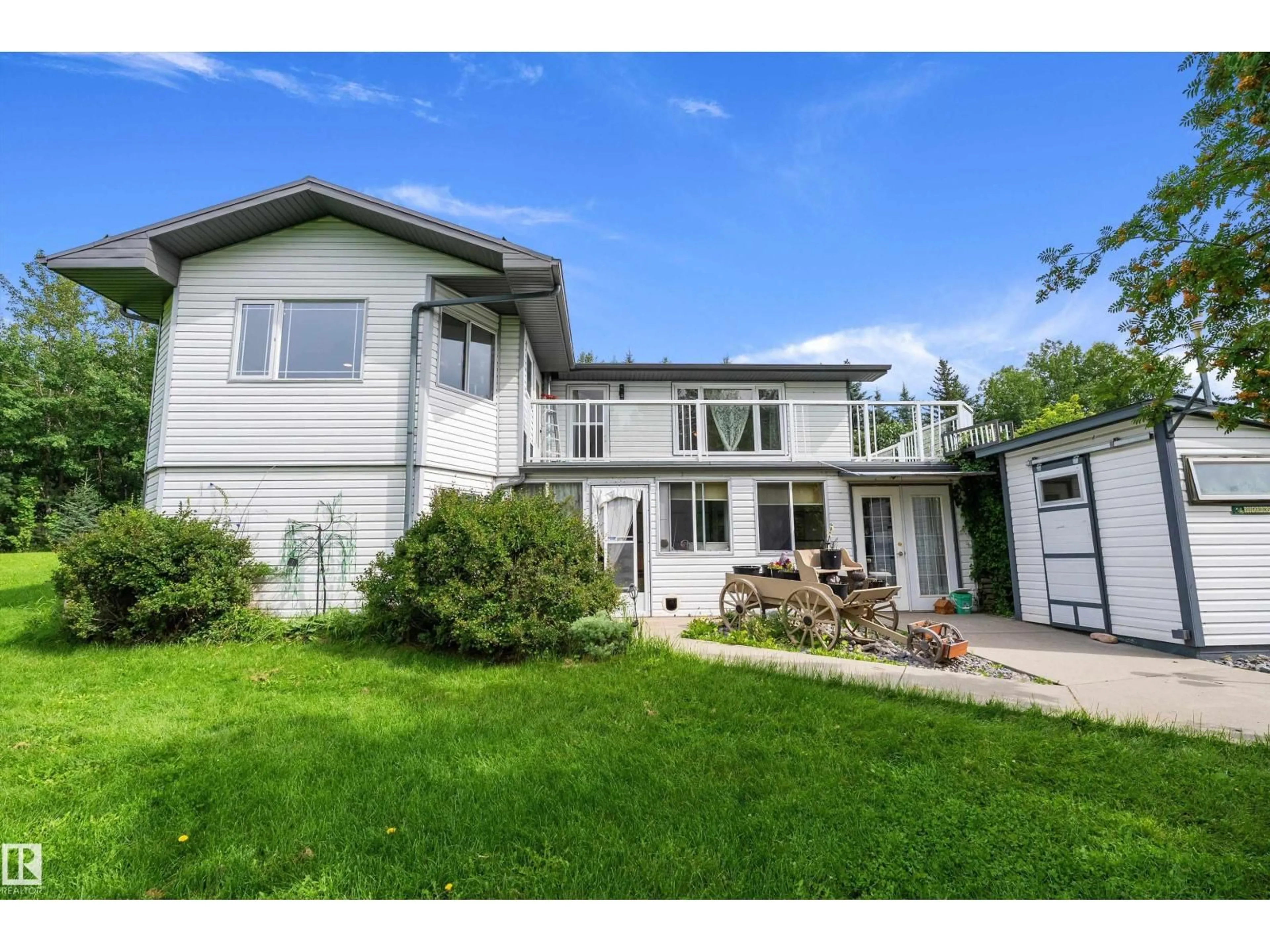 A pic from outside/outdoor area/front of a property/back of a property/a pic from drone, building for 52502 - 104 RGE ROAD 25, Rural Parkland County Alberta T7Y2M2