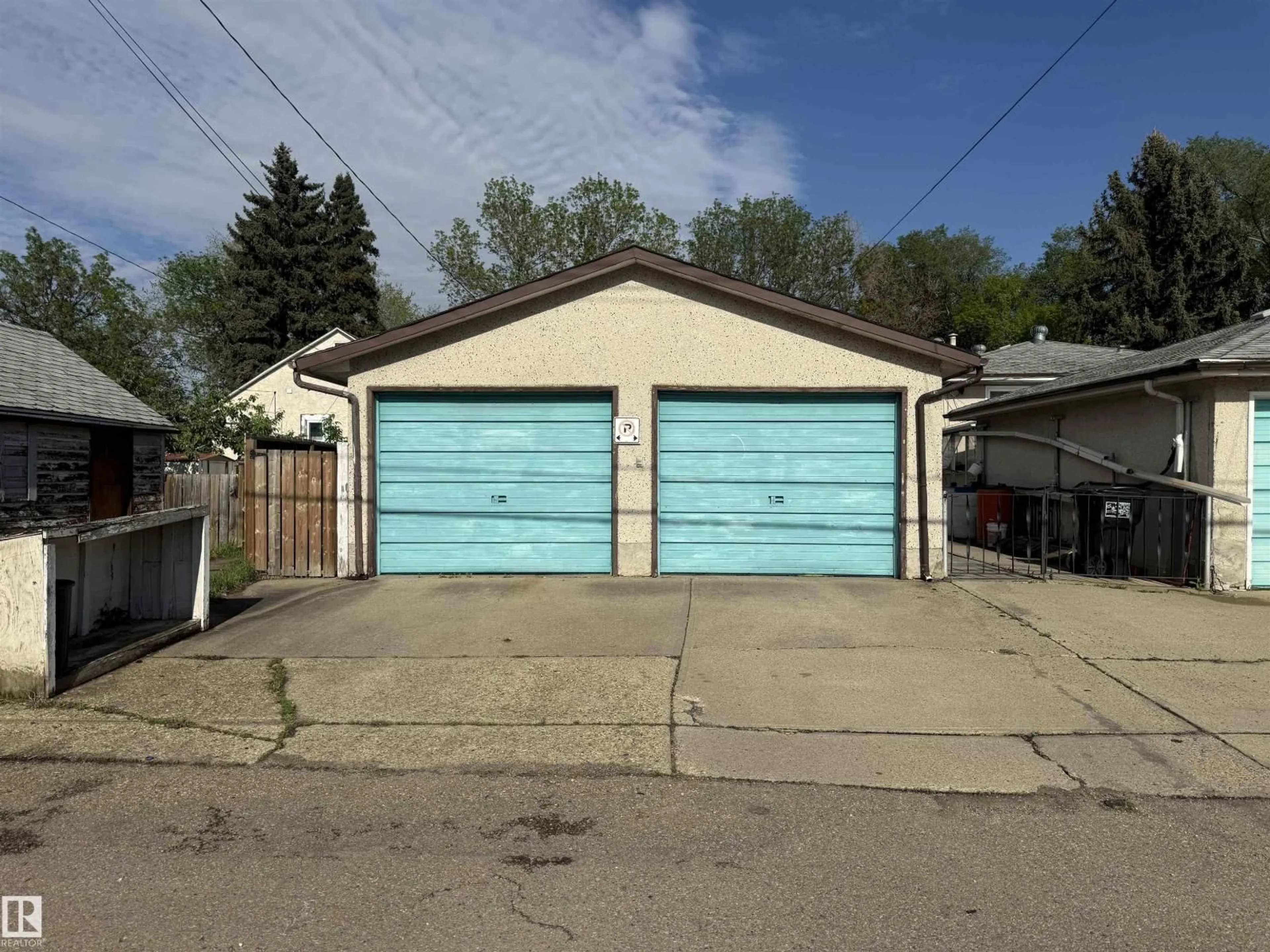 Indoor garage for NW - 12134 96 ST, Edmonton Alberta T5G1W1