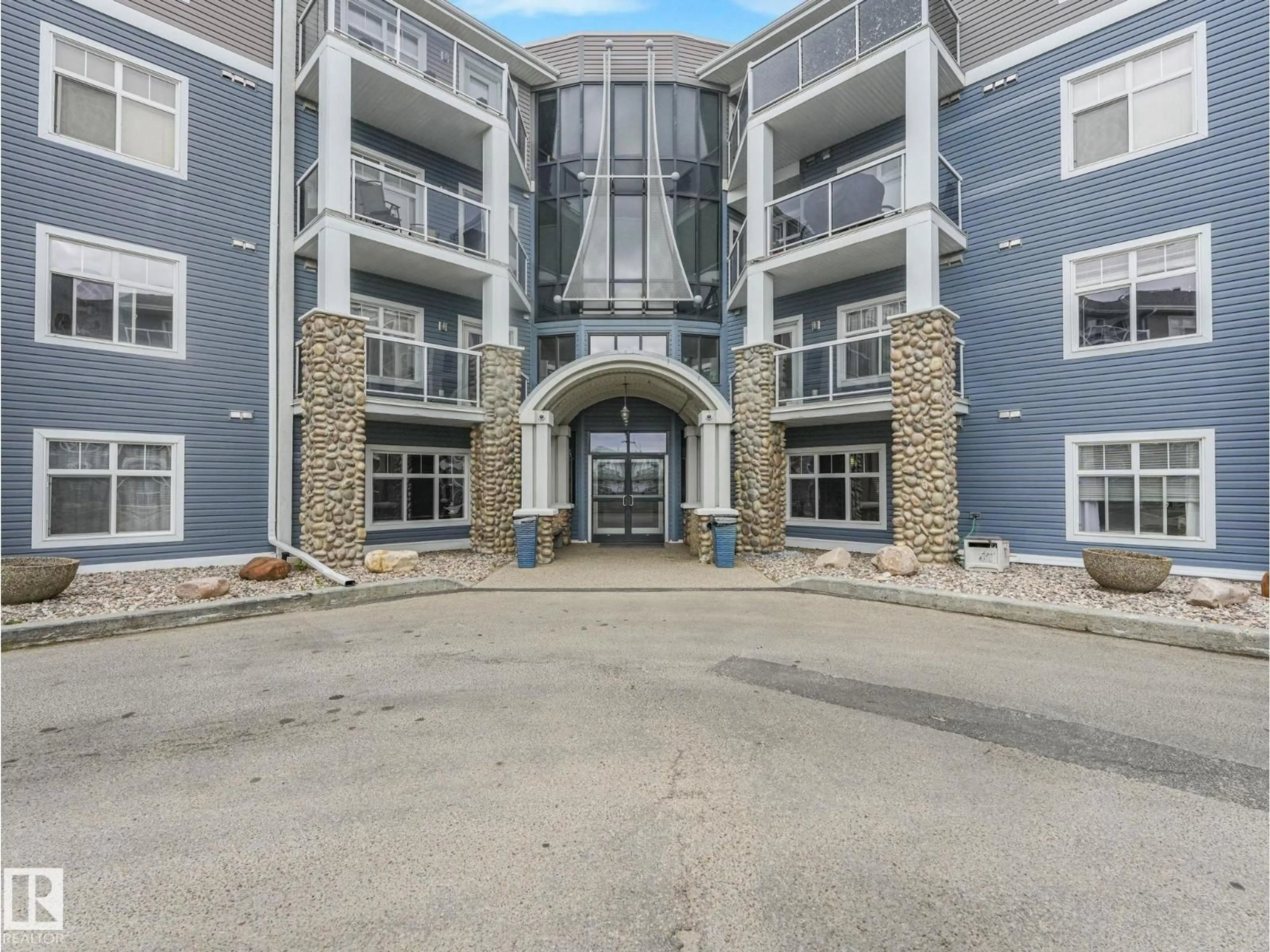 Indoor foyer for #208 - 16035 132 ST, Edmonton Alberta T6V0B4
