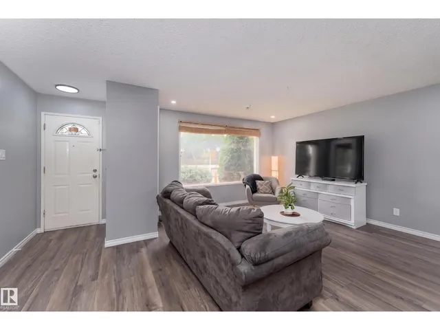 9012 MEADOWLARK RD, Edmonton 5