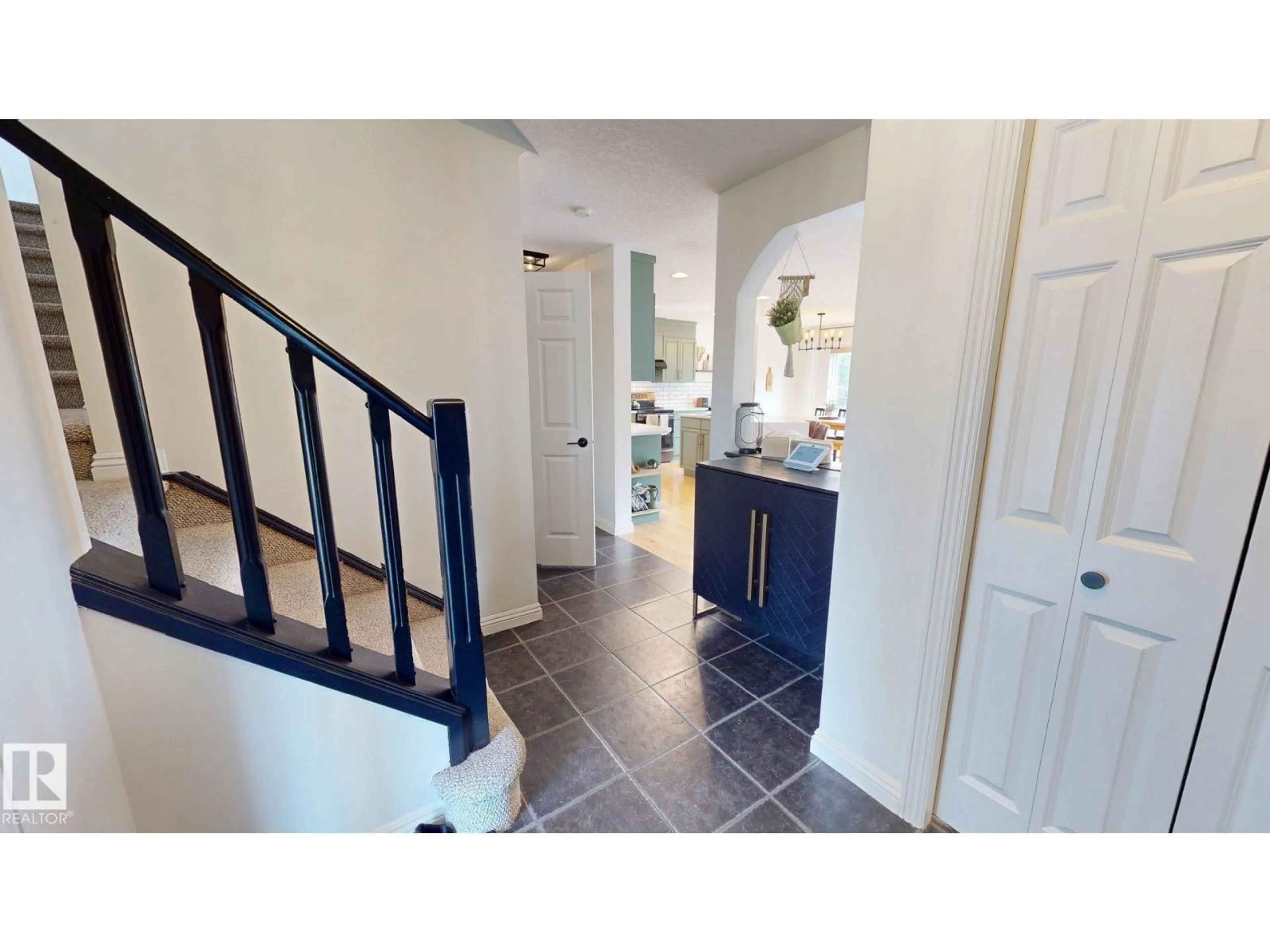 Indoor entryway for 1303 117ST SW, Edmonton Alberta T6W0E6