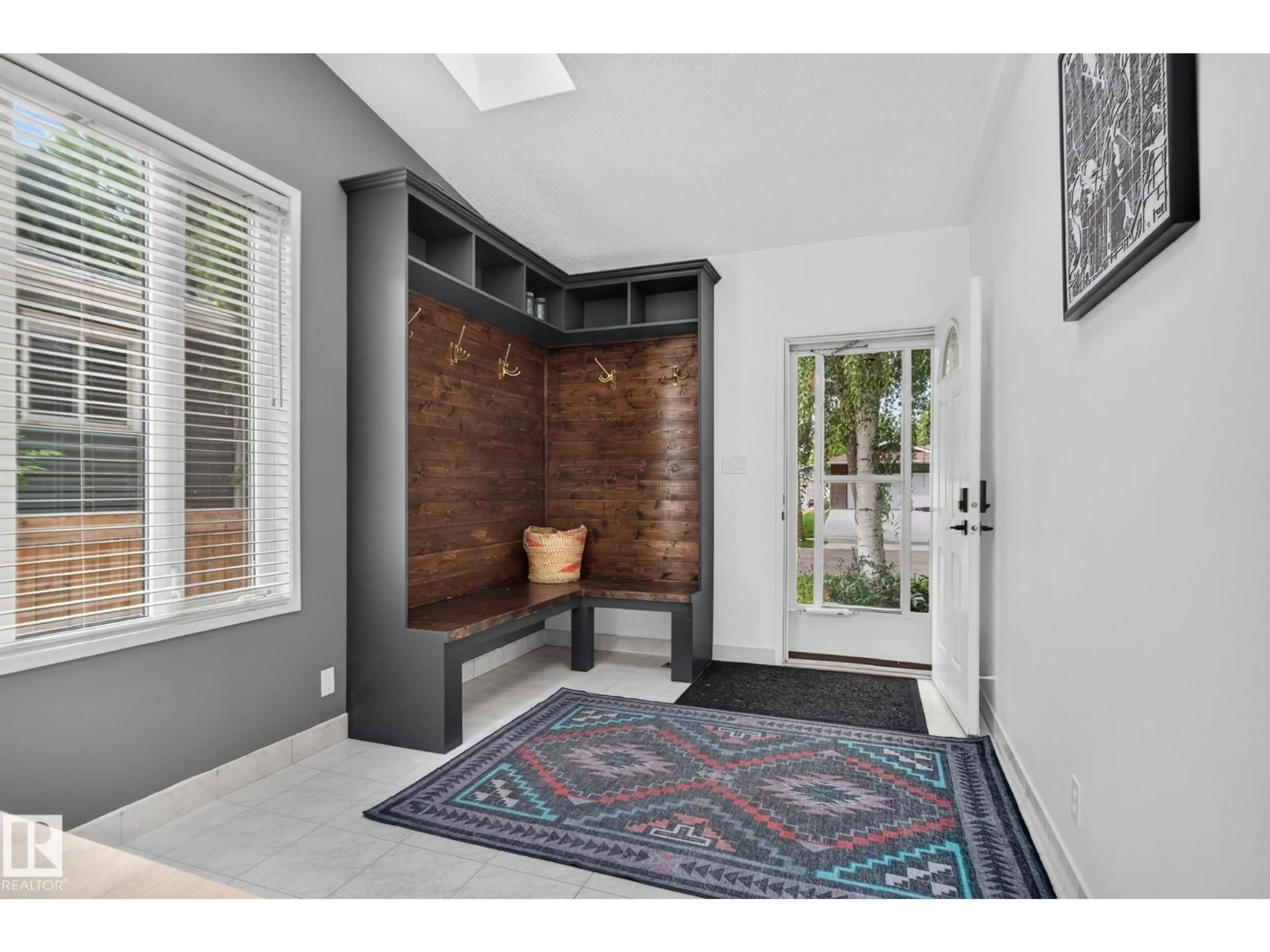 Indoor entryway for 12 LATIMER PL, St. Albert Alberta T8N2J5