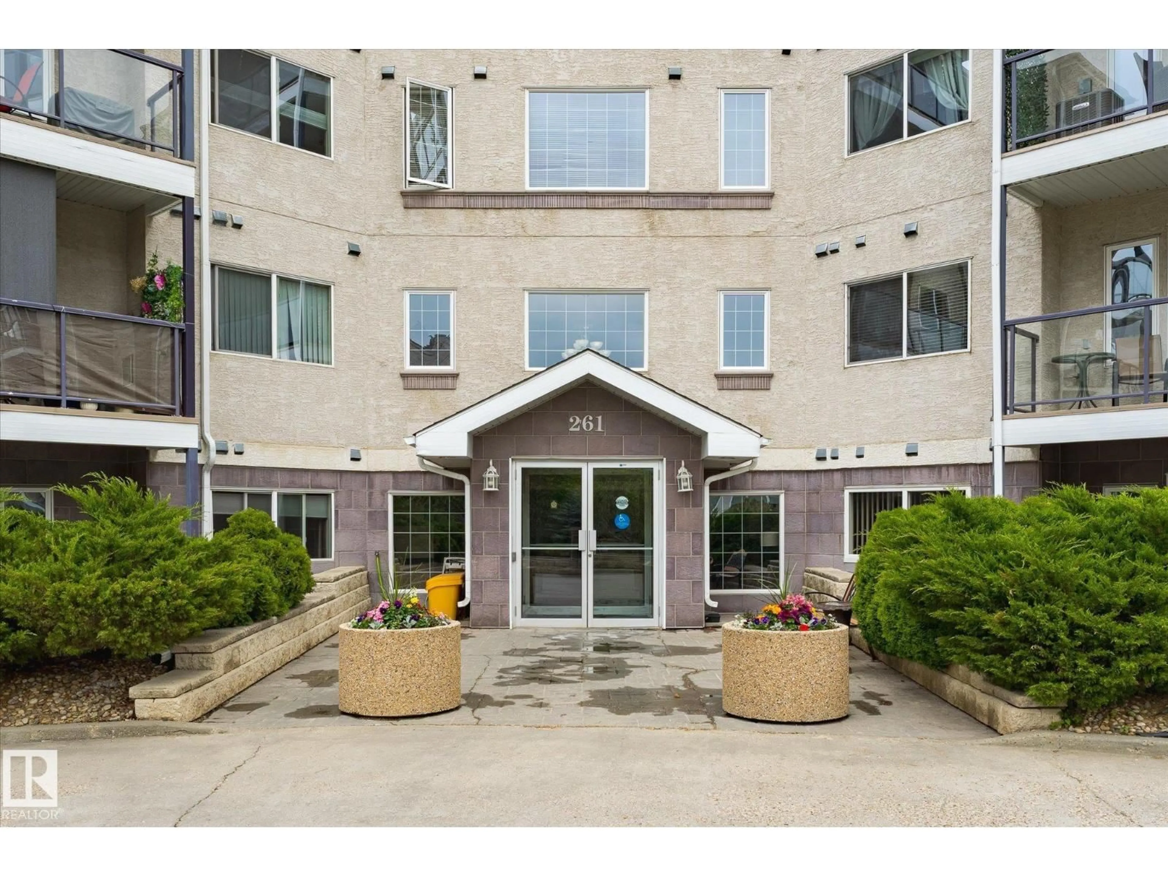 Indoor foyer for 261 - 511 YOUVILLE DR, Edmonton Alberta T6L7H3