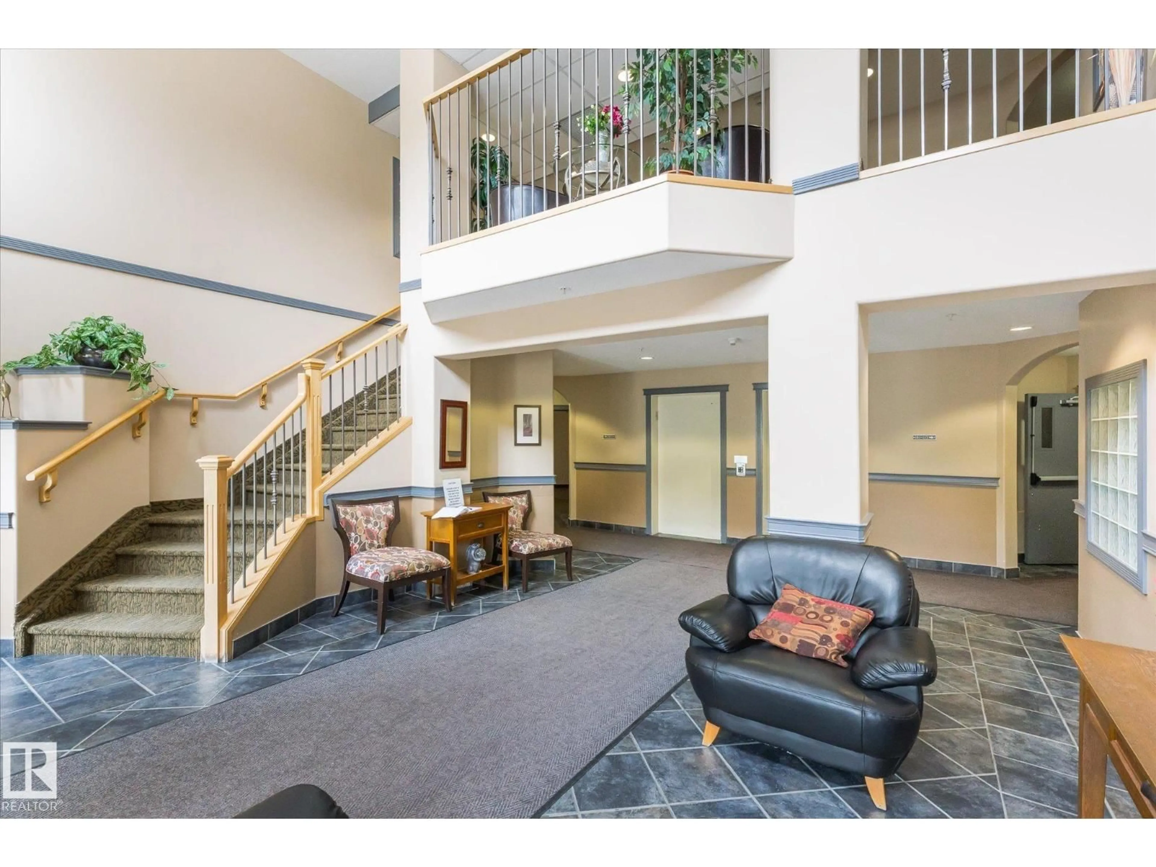 Indoor foyer for 261 - 511 YOUVILLE DR, Edmonton Alberta T6L7H3