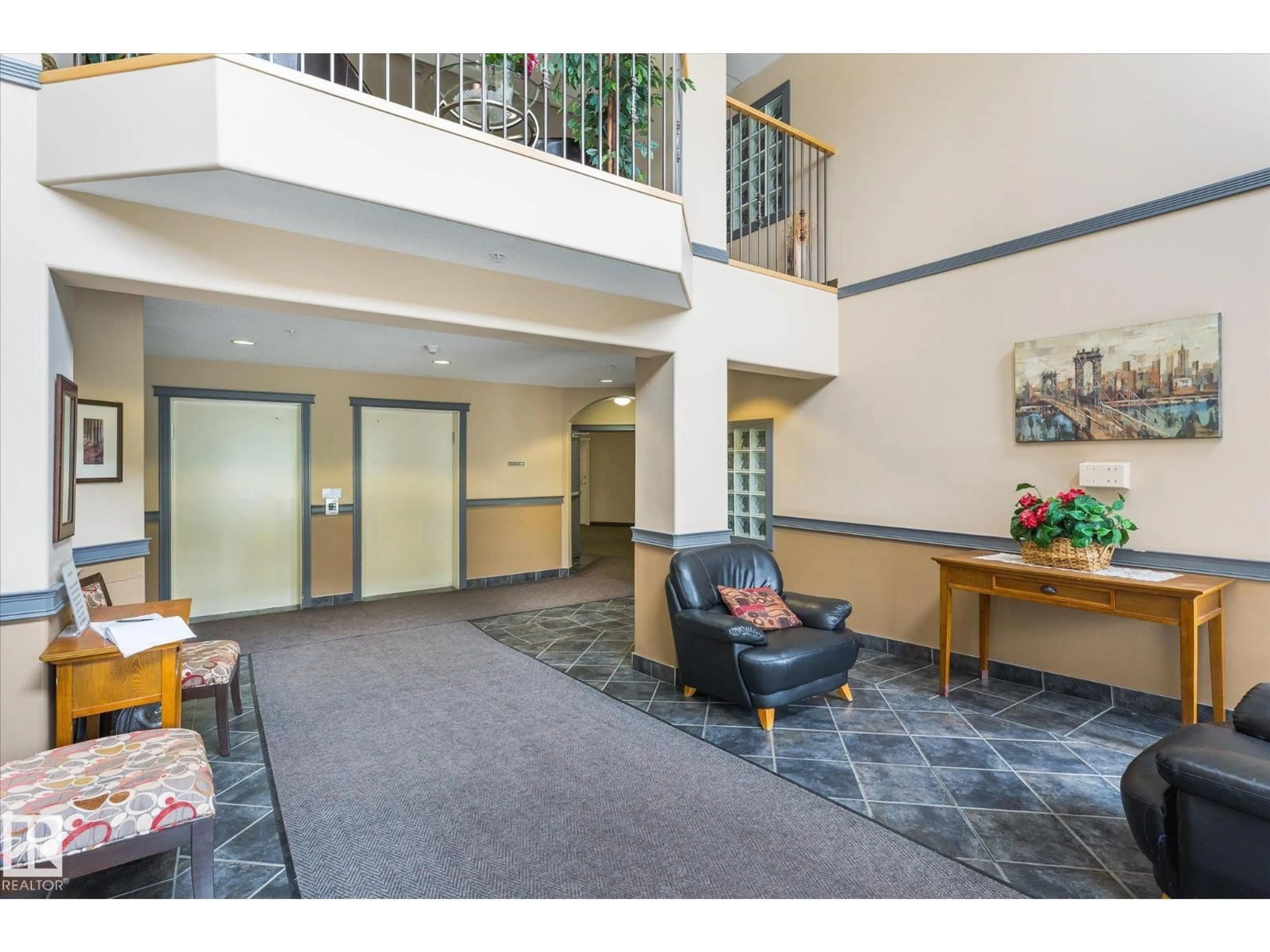 Indoor foyer for 261 - 511 YOUVILLE DR, Edmonton Alberta T6L7H3