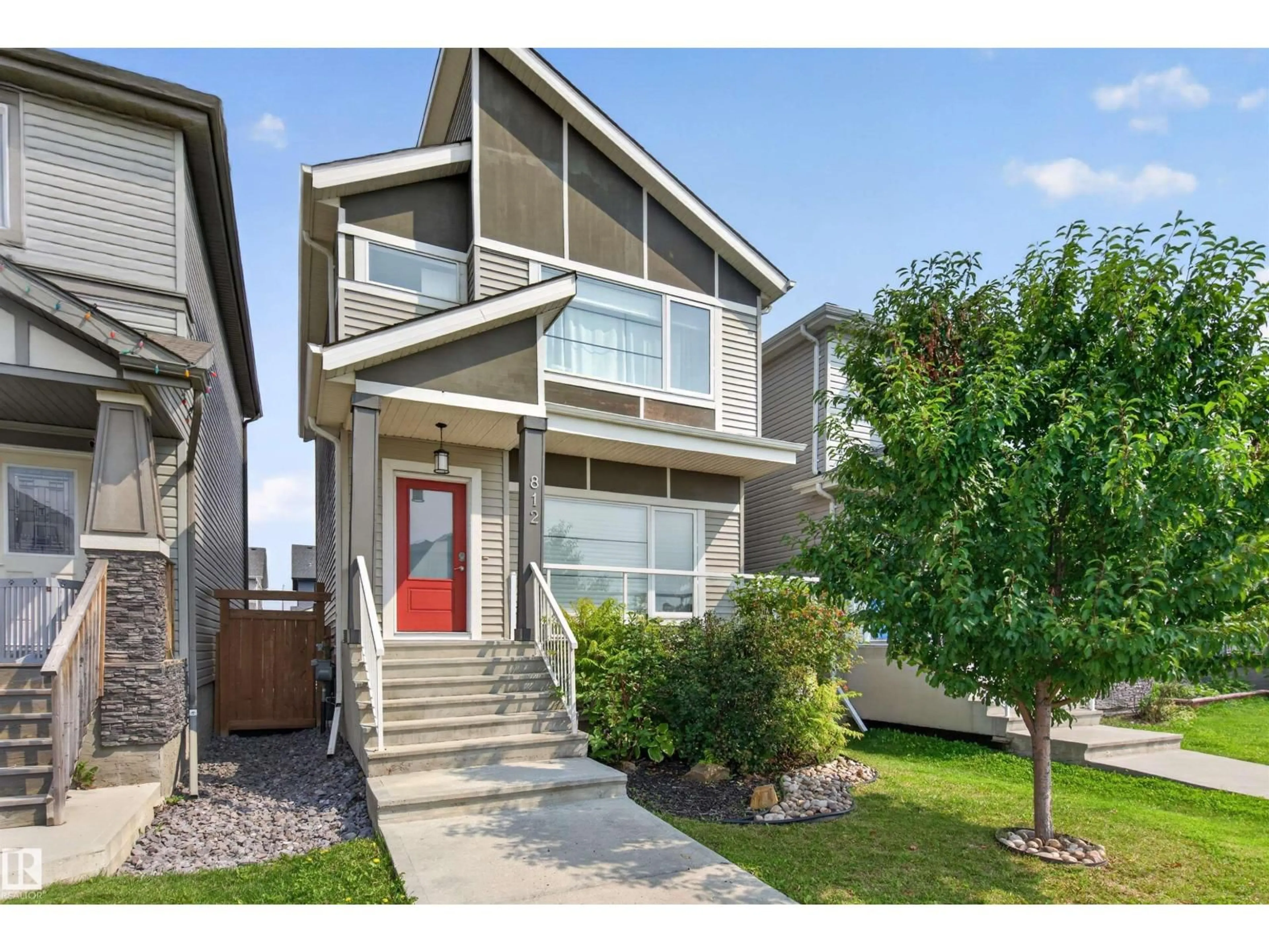 Home with vinyl exterior material, street for 812 MORRIS AV, Leduc Alberta T9E1E9