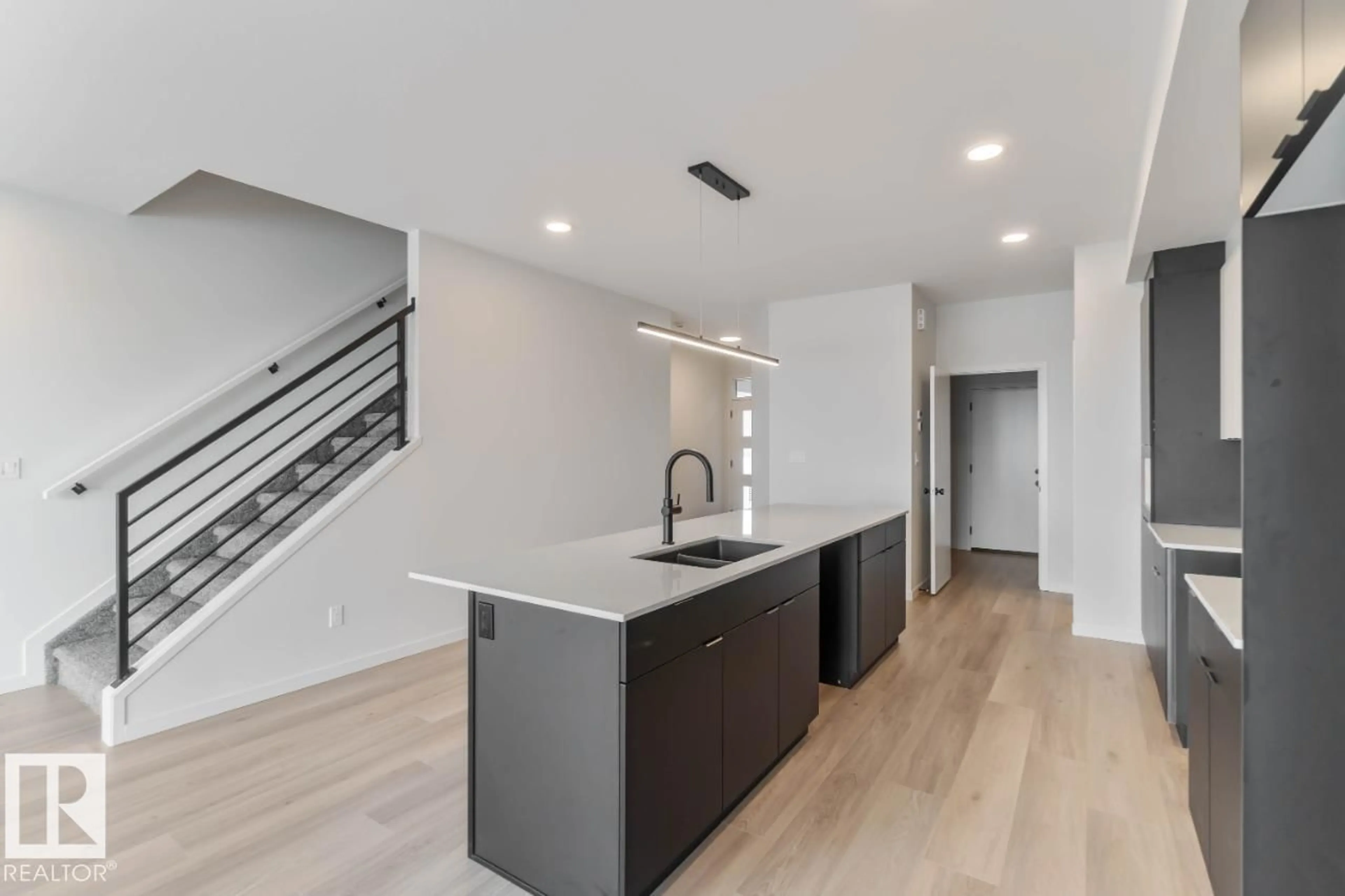 Open concept kitchen, unknown for 37 DEVONSHIRE DR, Sherwood Park Alberta T8B1J1