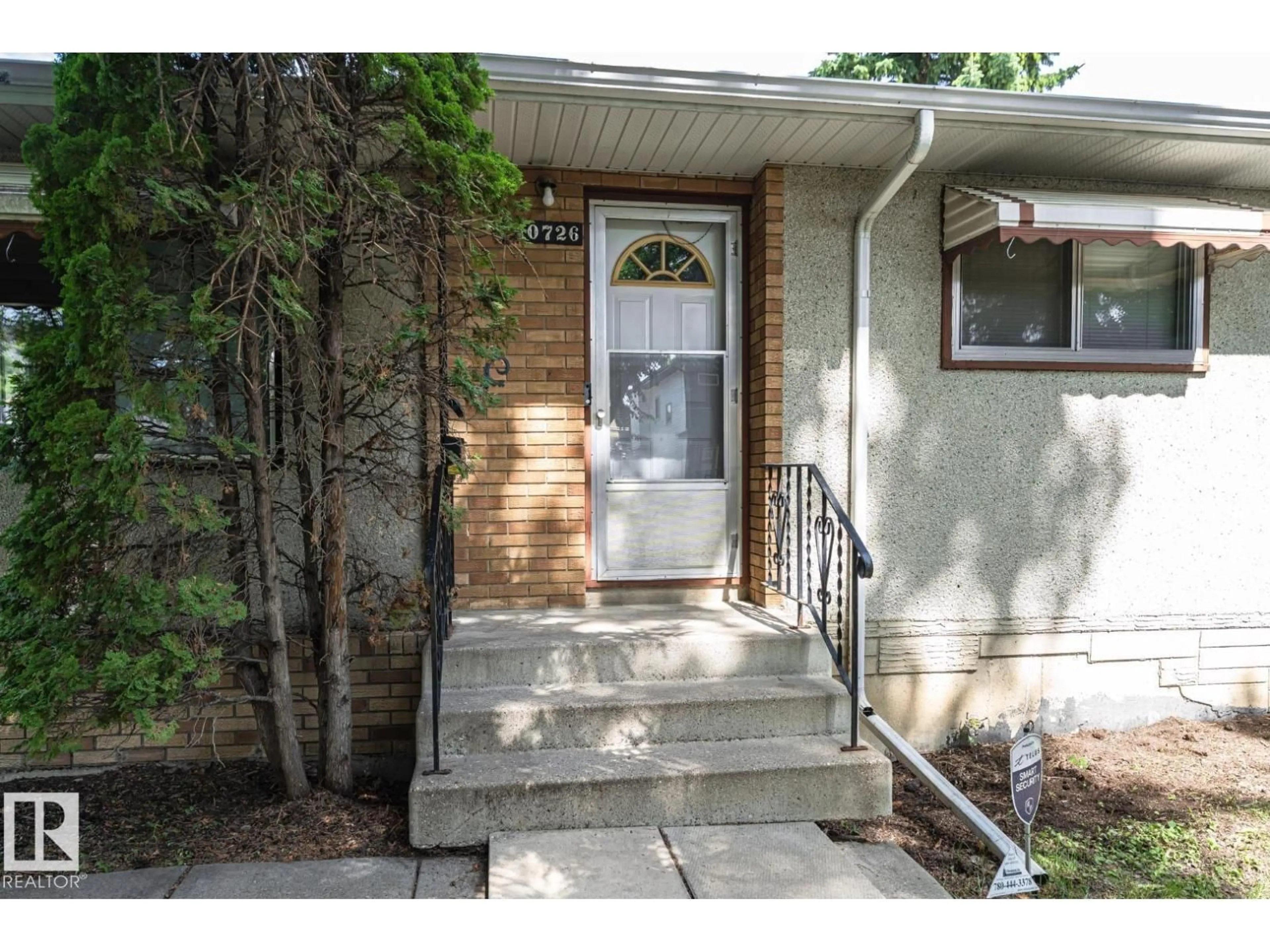 Indoor entryway for 10726 70 AV, Edmonton Alberta T6H2G5