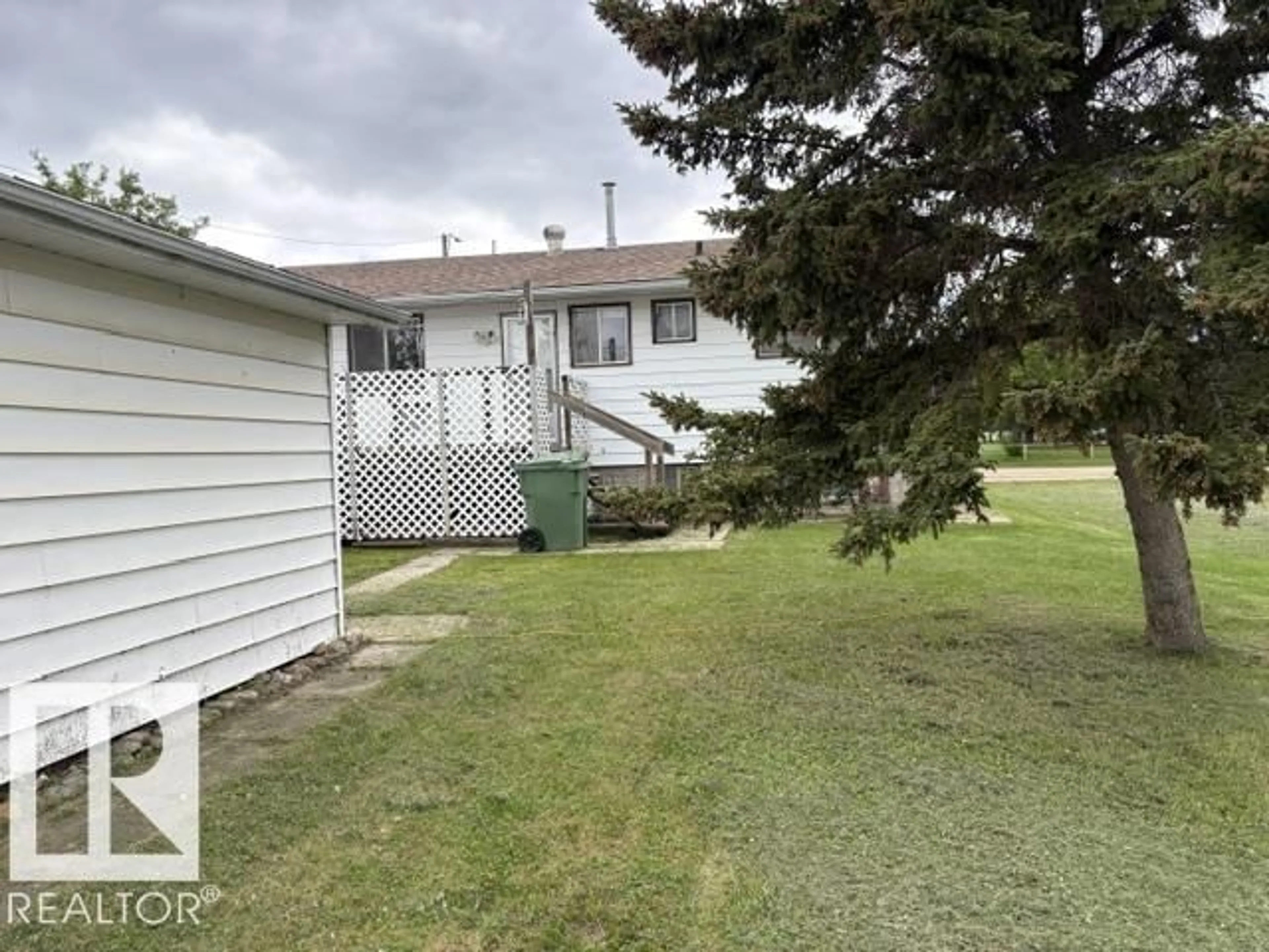 A pic from outside/outdoor area/front of a property/back of a property/a pic from drone, street for 5225 47 STREET, Willingdon Alberta T0B4R0
