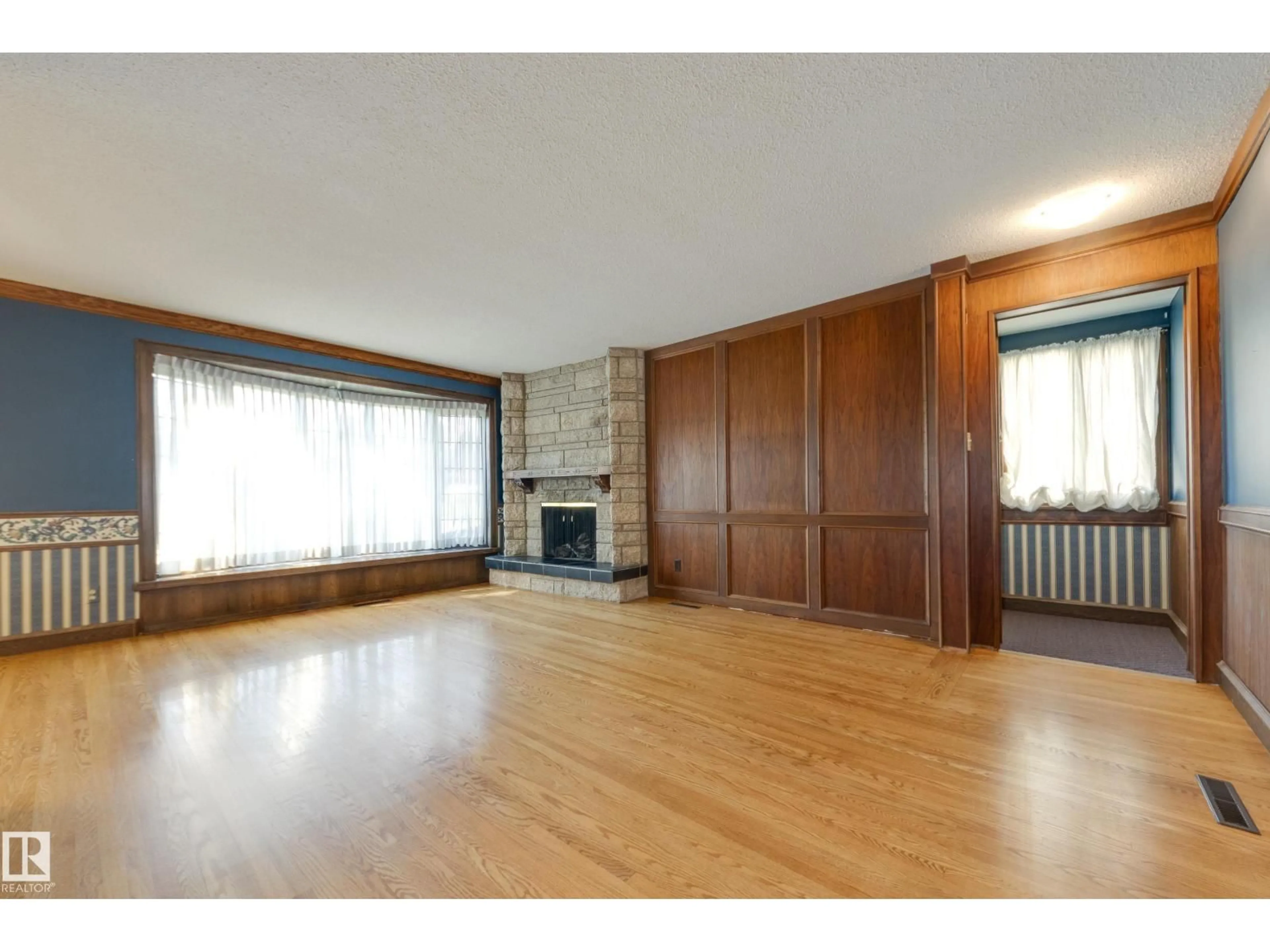 A pic of a room for 4716 109 AV, Edmonton Alberta T6A1R6