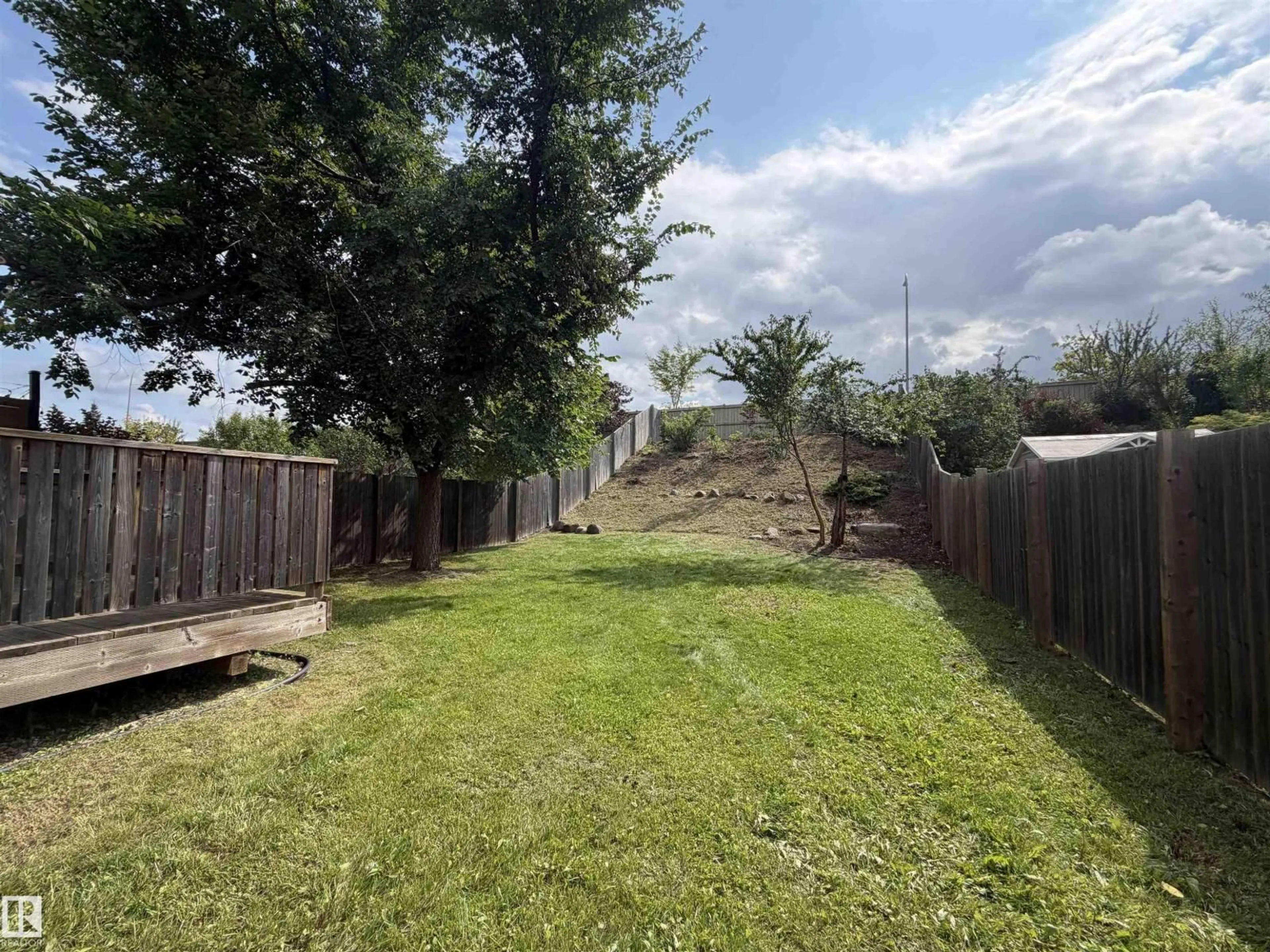 A pic from outside/outdoor area/front of a property/back of a property/a pic from drone, unknown for 283 ASCOTT CR, Sherwood Park Alberta T8H0A8