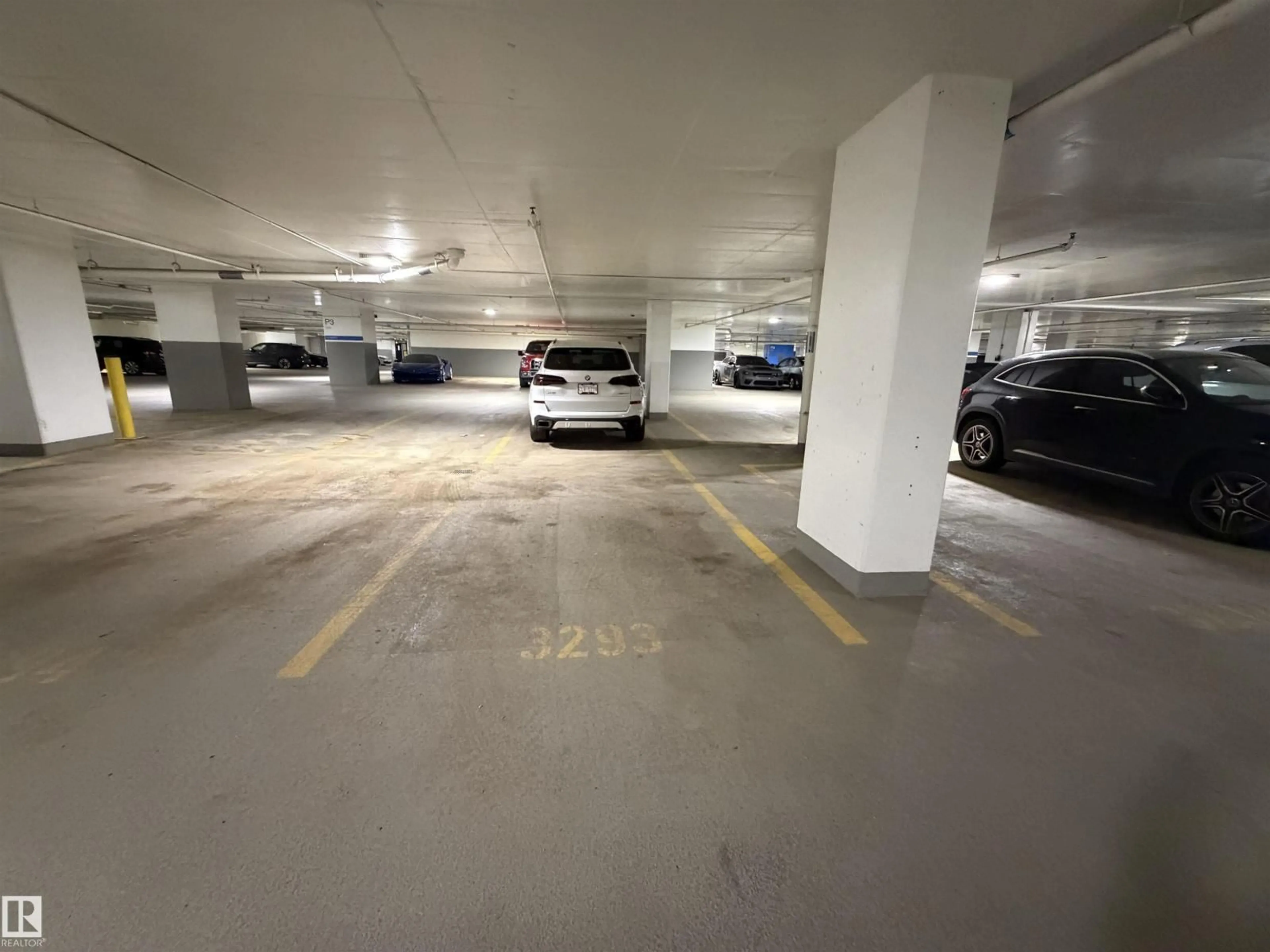 Parking for 10360 102 ST NW, Edmonton Alberta T5J0K6