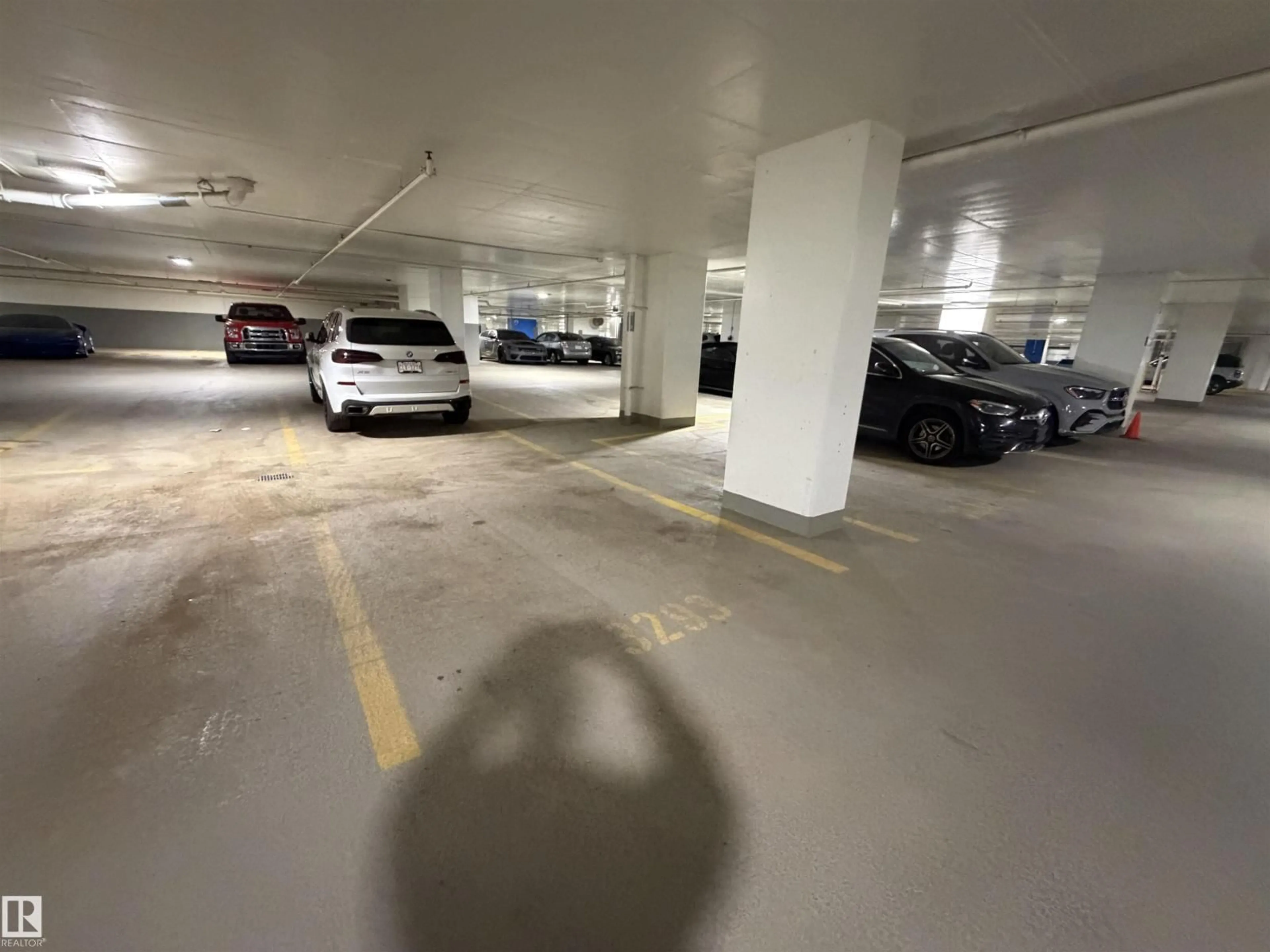 Parking for 10360 102 ST NW, Edmonton Alberta T5J0K6