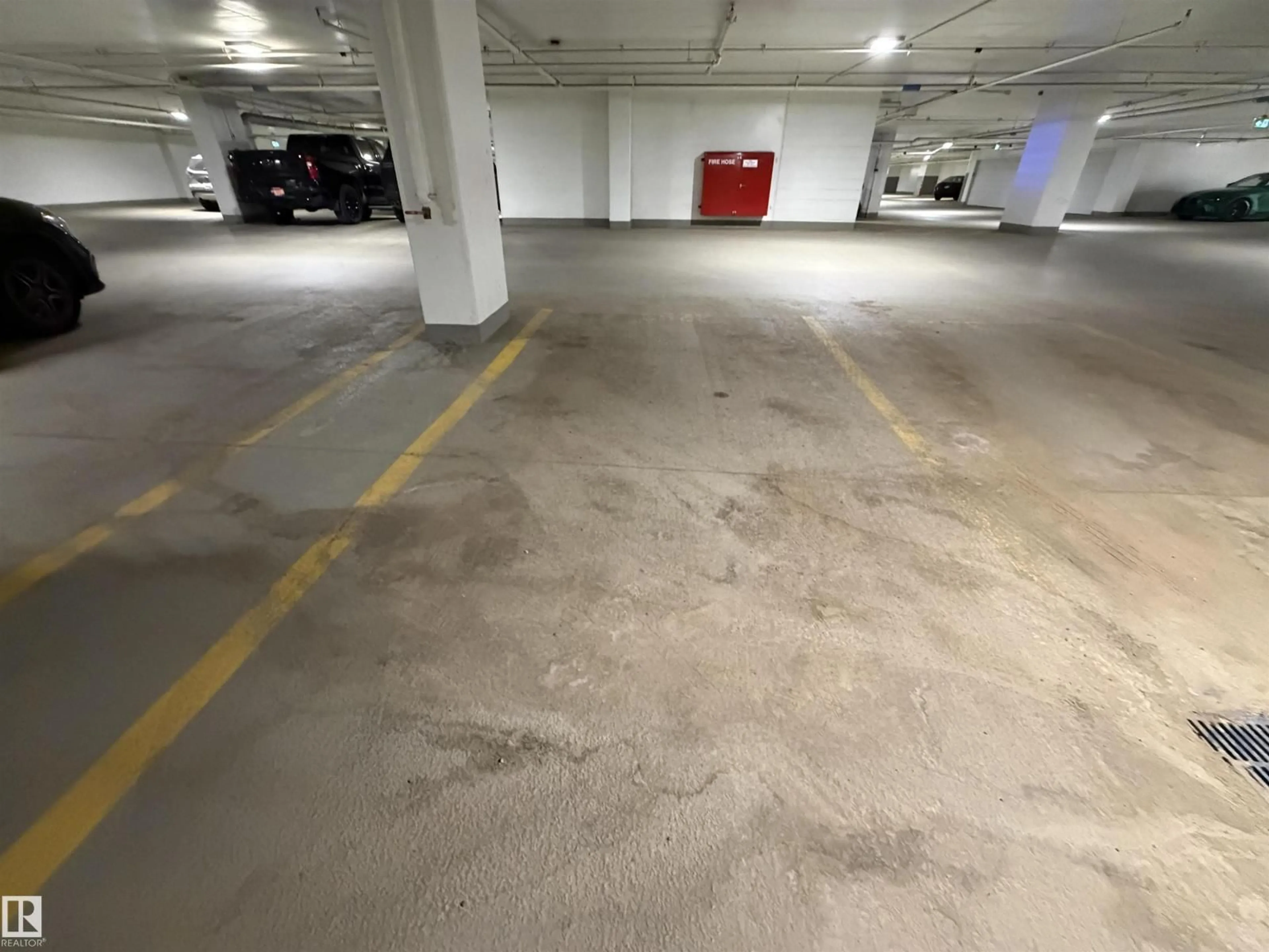 Parking for 10360 102 ST NW, Edmonton Alberta T5J0K6