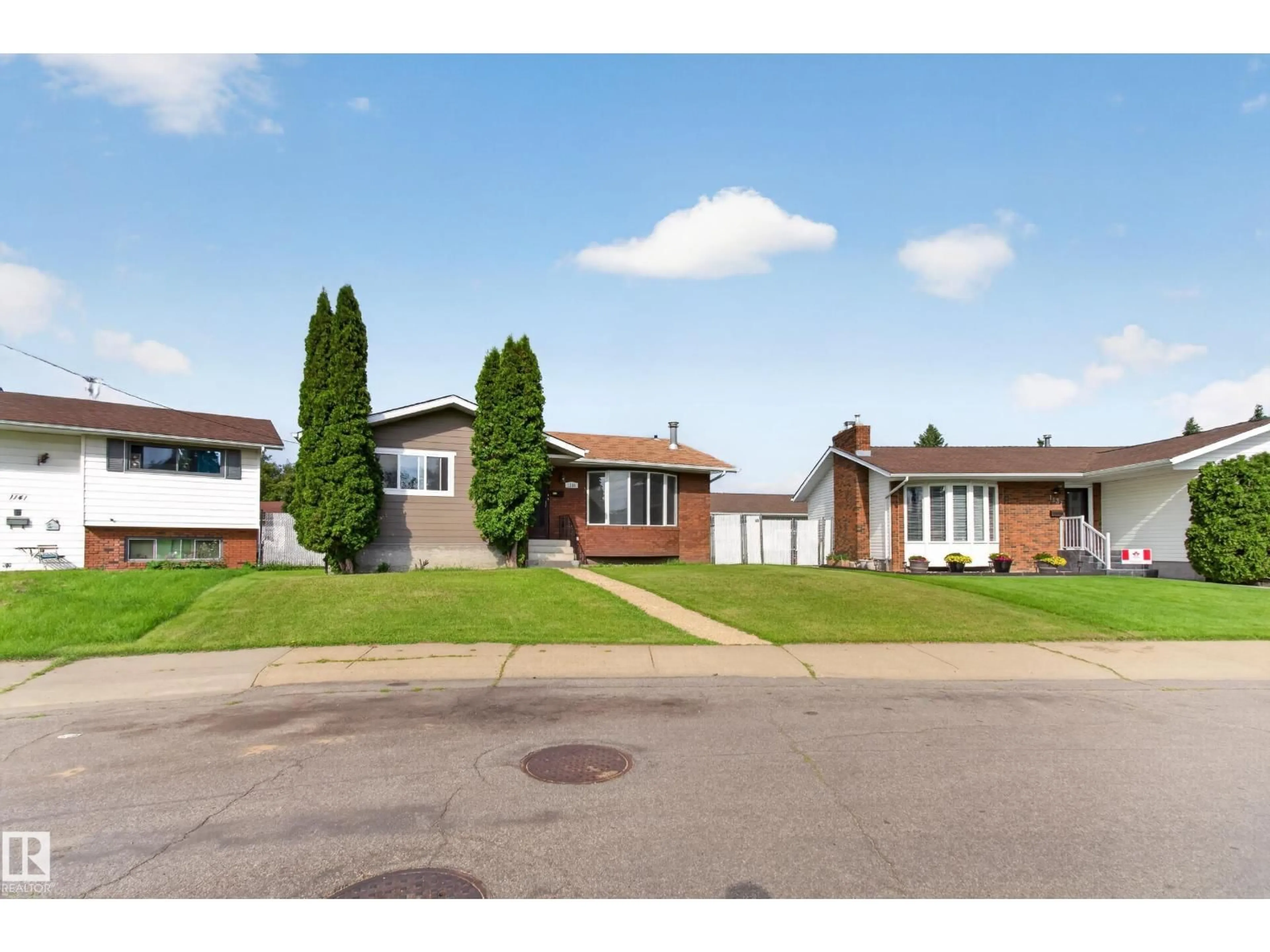 A pic from outside/outdoor area/front of a property/back of a property/a pic from drone, street for 1139 LAKEWOOD RD, Edmonton Alberta T6K3A9