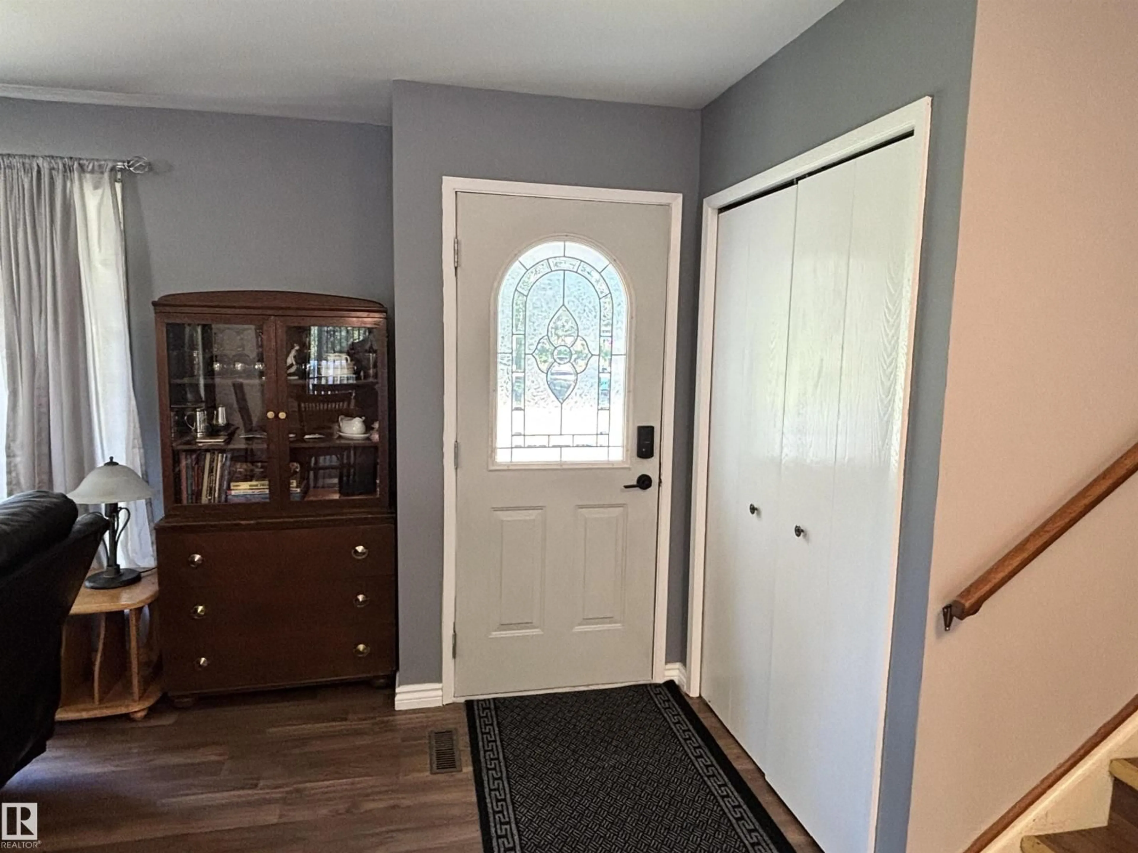 Indoor entryway for 53513 HWY 765, Rural Lac Ste. Anne County Alberta T0E0L0