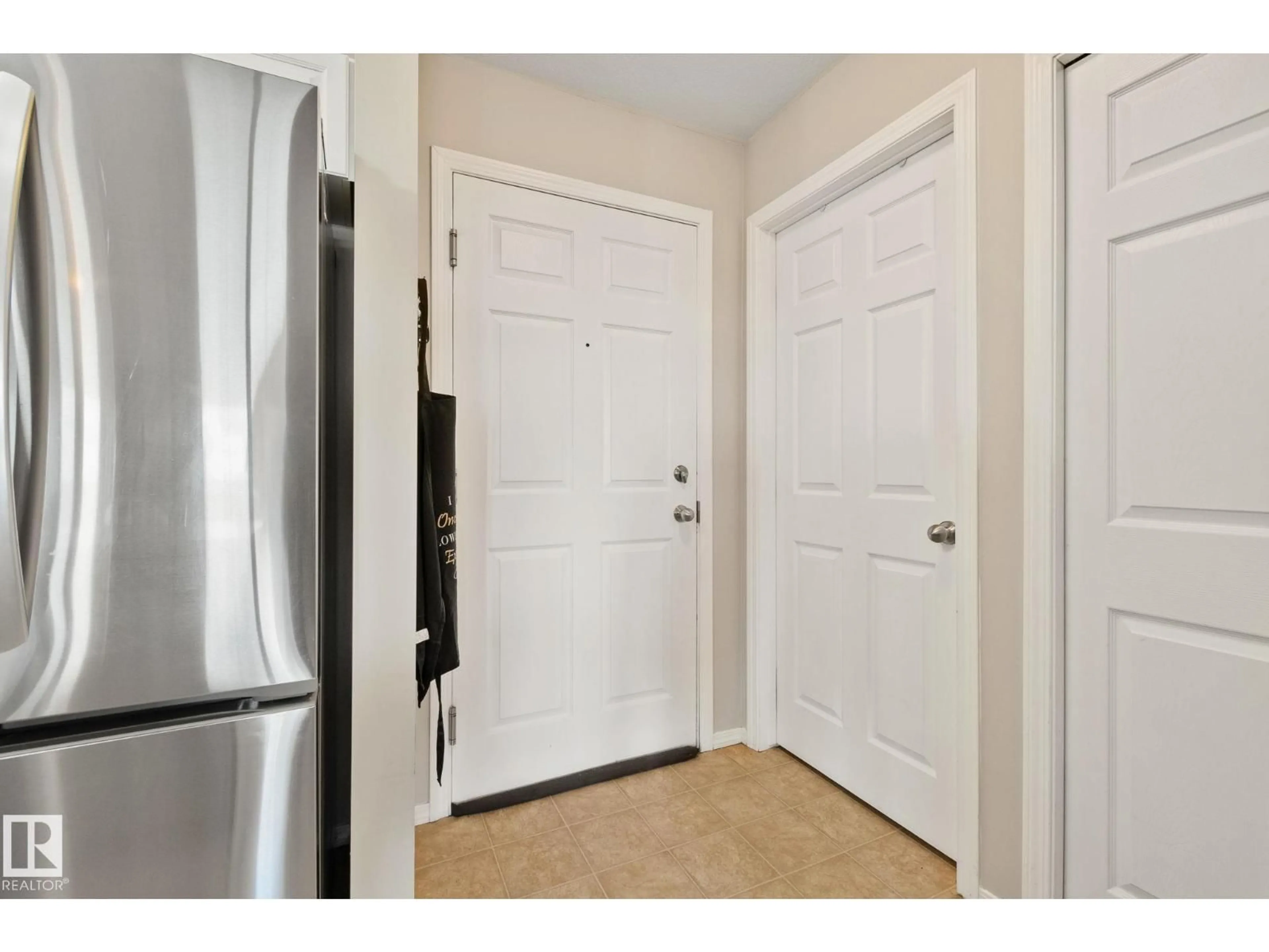 Indoor entryway for 407 - 4309 33 ST, Stony Plain Alberta T7Z0C4