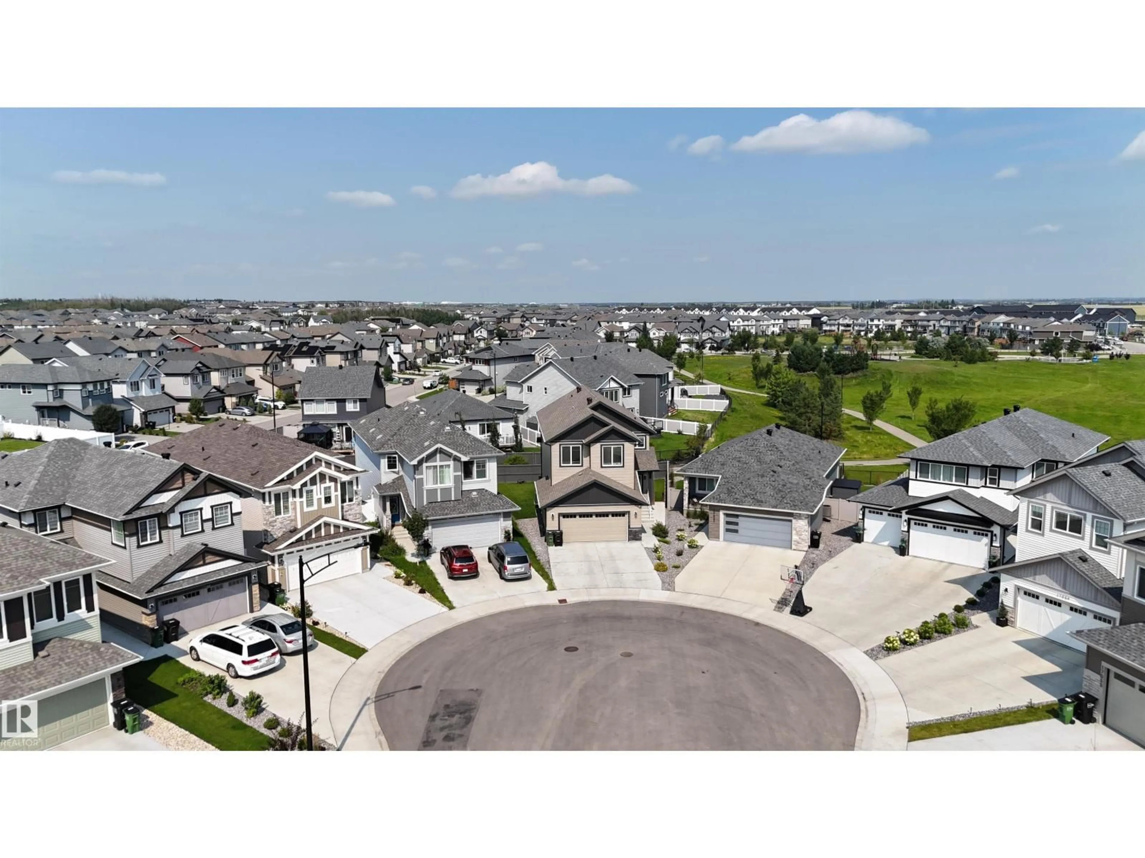 A pic from outside/outdoor area/front of a property/back of a property/a pic from drone, unknown for 17072 45 ST, Edmonton Alberta T5Y4C9