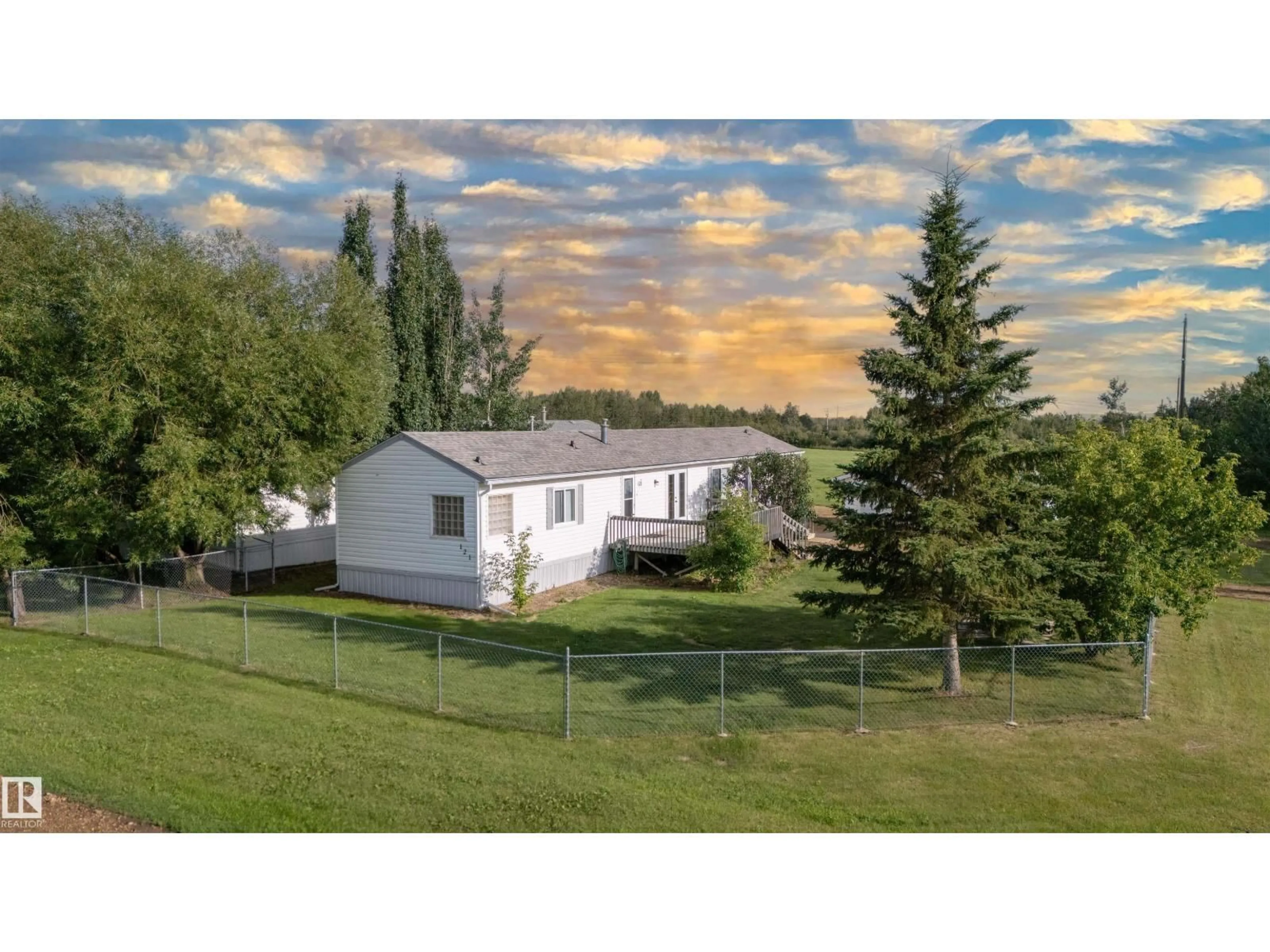 A pic from outside/outdoor area/front of a property/back of a property/a pic from drone, mountain view for 121 LINDGREN ST, Ferintosh Alberta T0B1M0