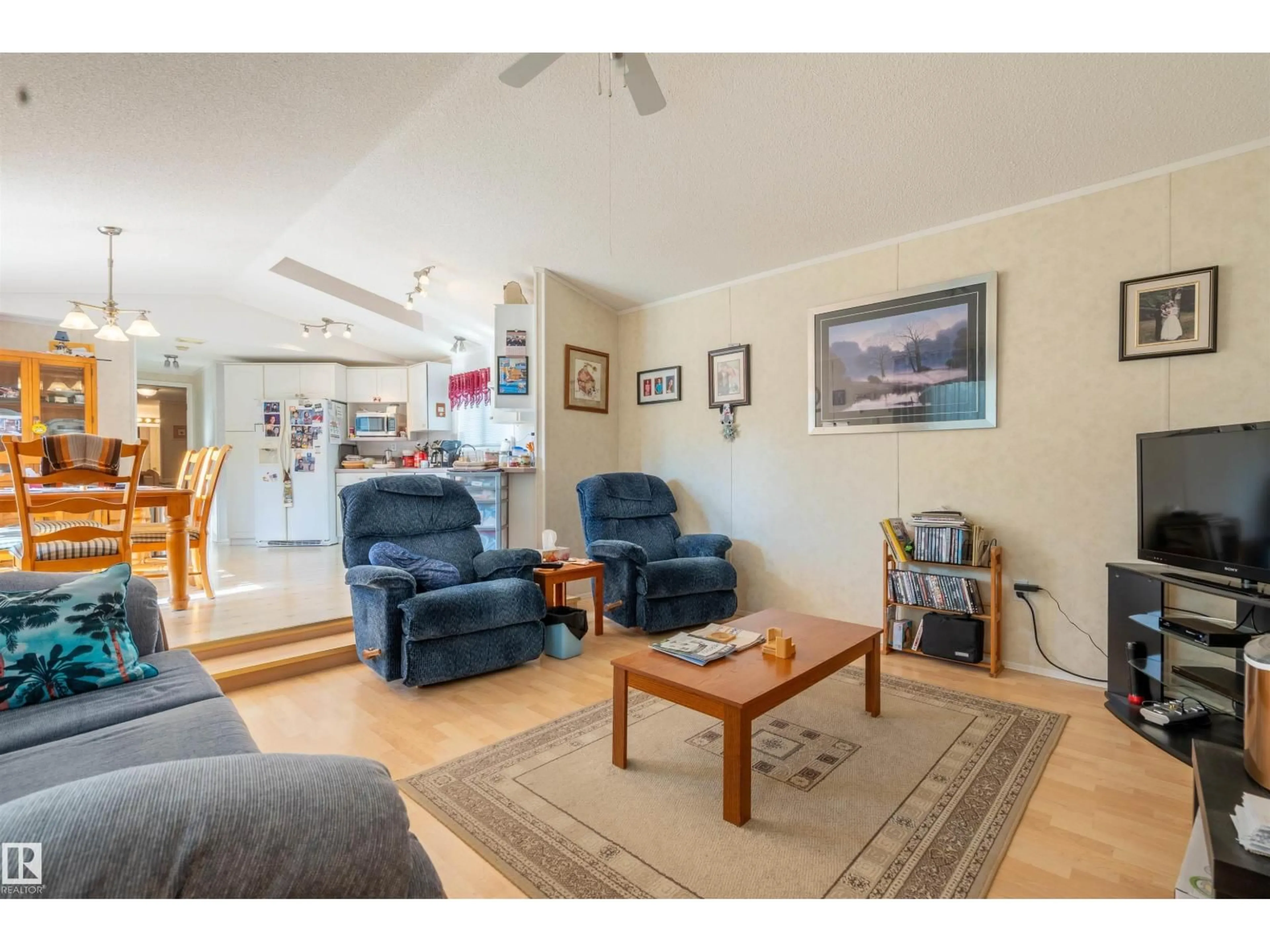 Living room with furniture, wood/laminate floor for 121 LINDGREN ST, Ferintosh Alberta T0B1M0