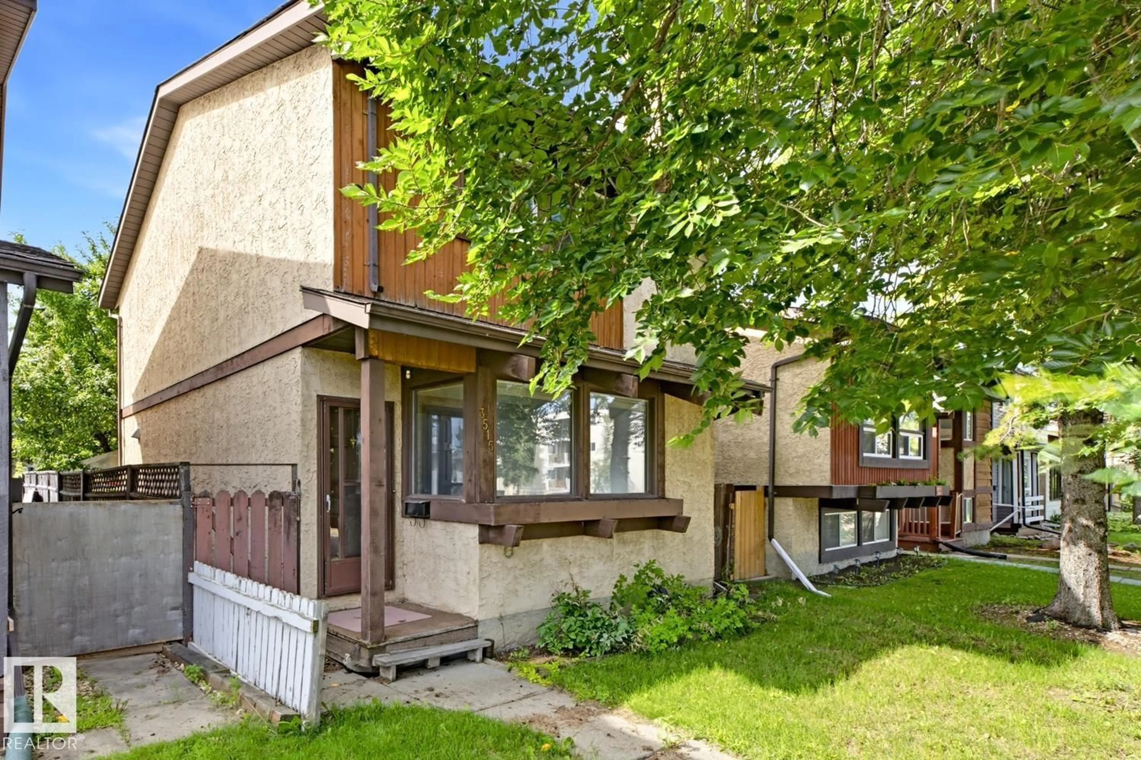 Patio, street for 3515 43 AV, Edmonton Alberta T6L4J5