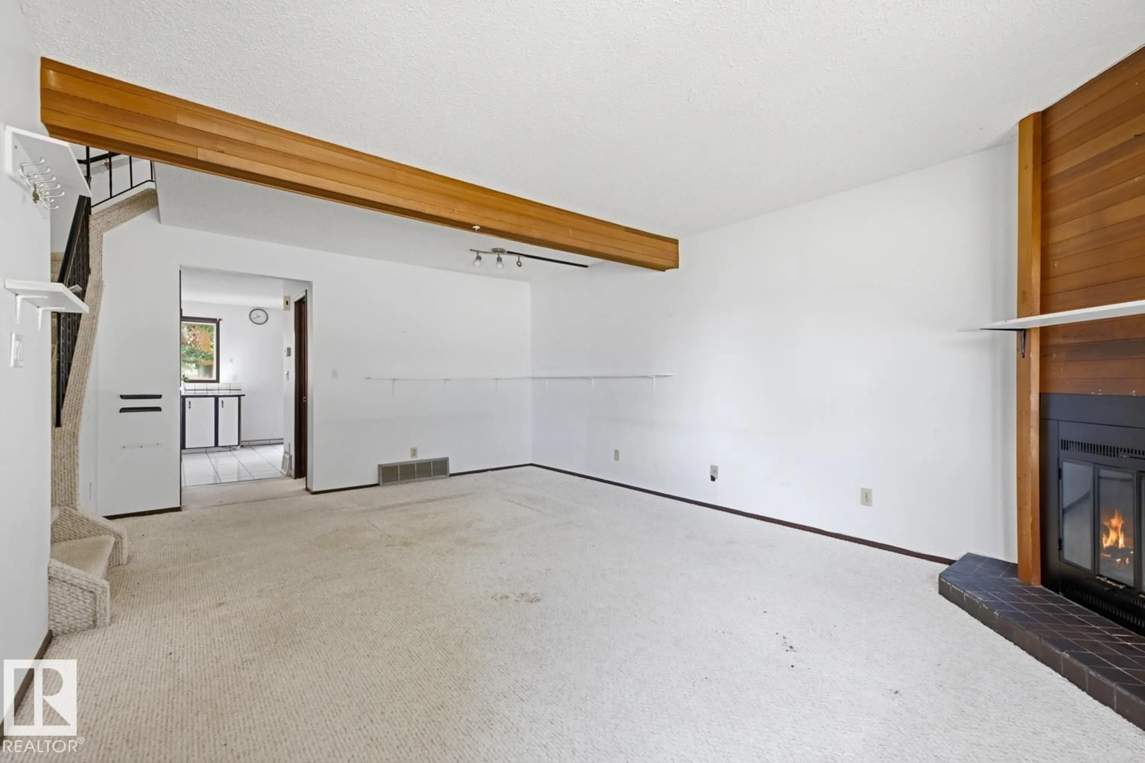 Unknown for 3515 43 AV, Edmonton Alberta T6L4J5