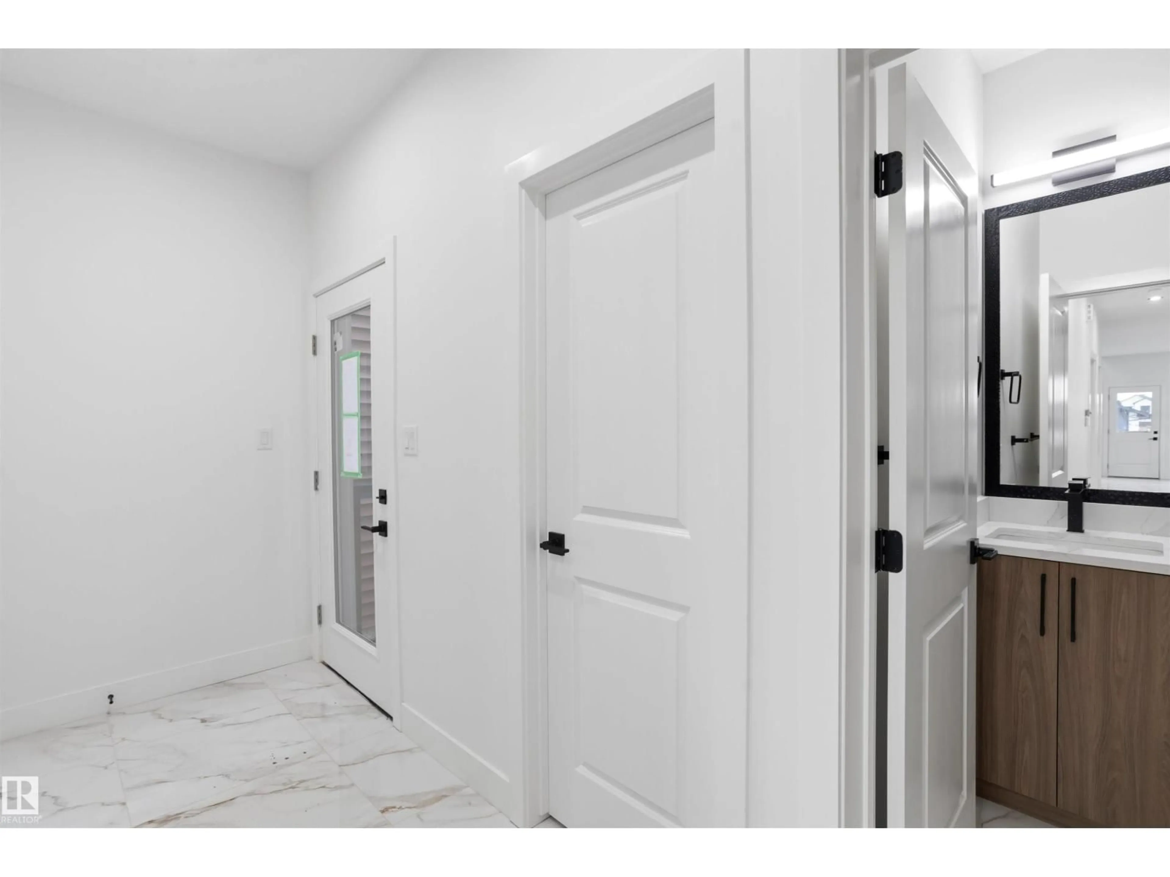 Indoor entryway for NE - 803 158 AV, Edmonton Alberta T5Y4M9