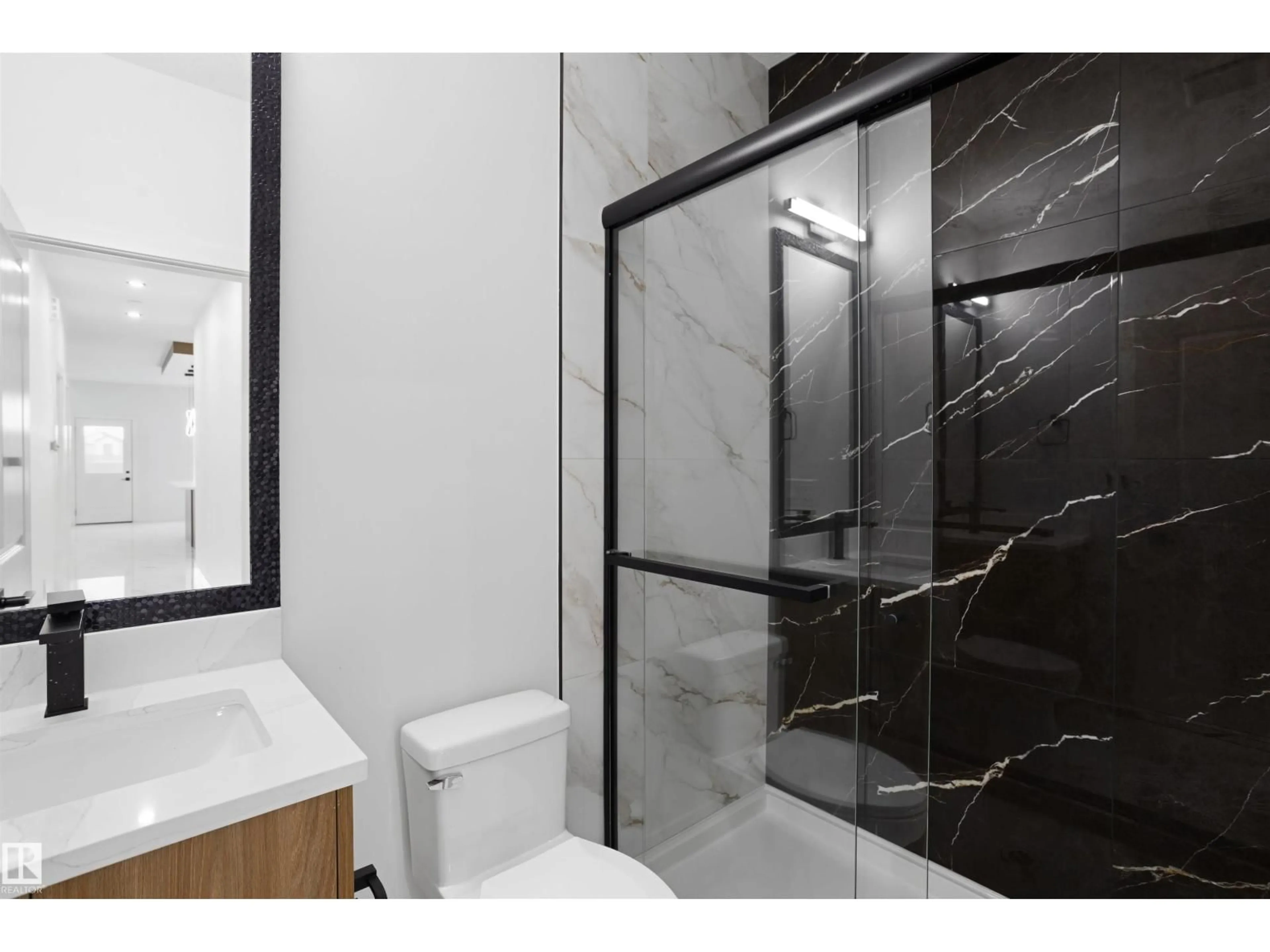 Standard bathroom, ceramic/tile floor for NE - 803 158 AV, Edmonton Alberta T5Y4M9