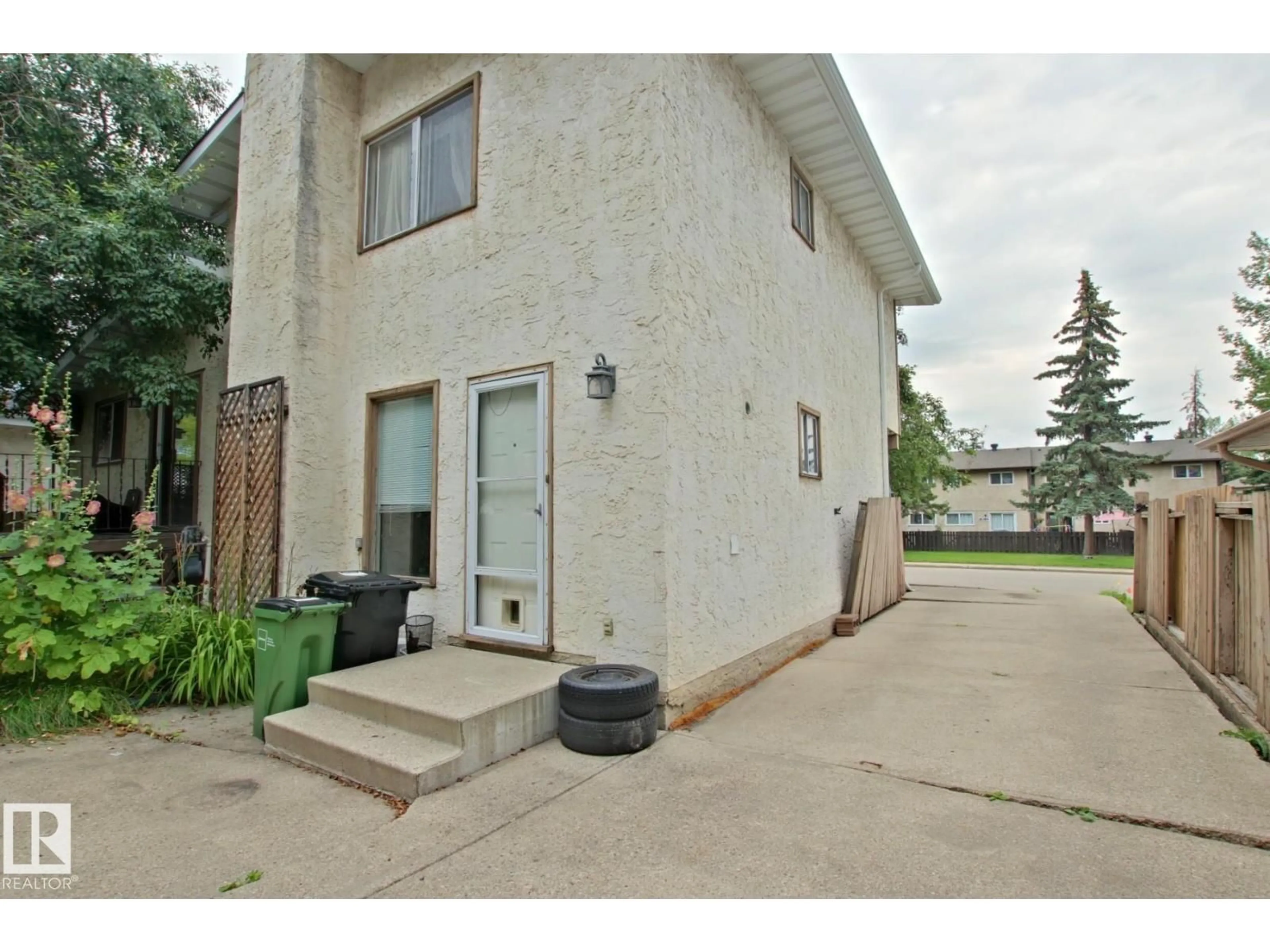 Patio, street for 18107 89 AV, Edmonton Alberta T5T0Z7