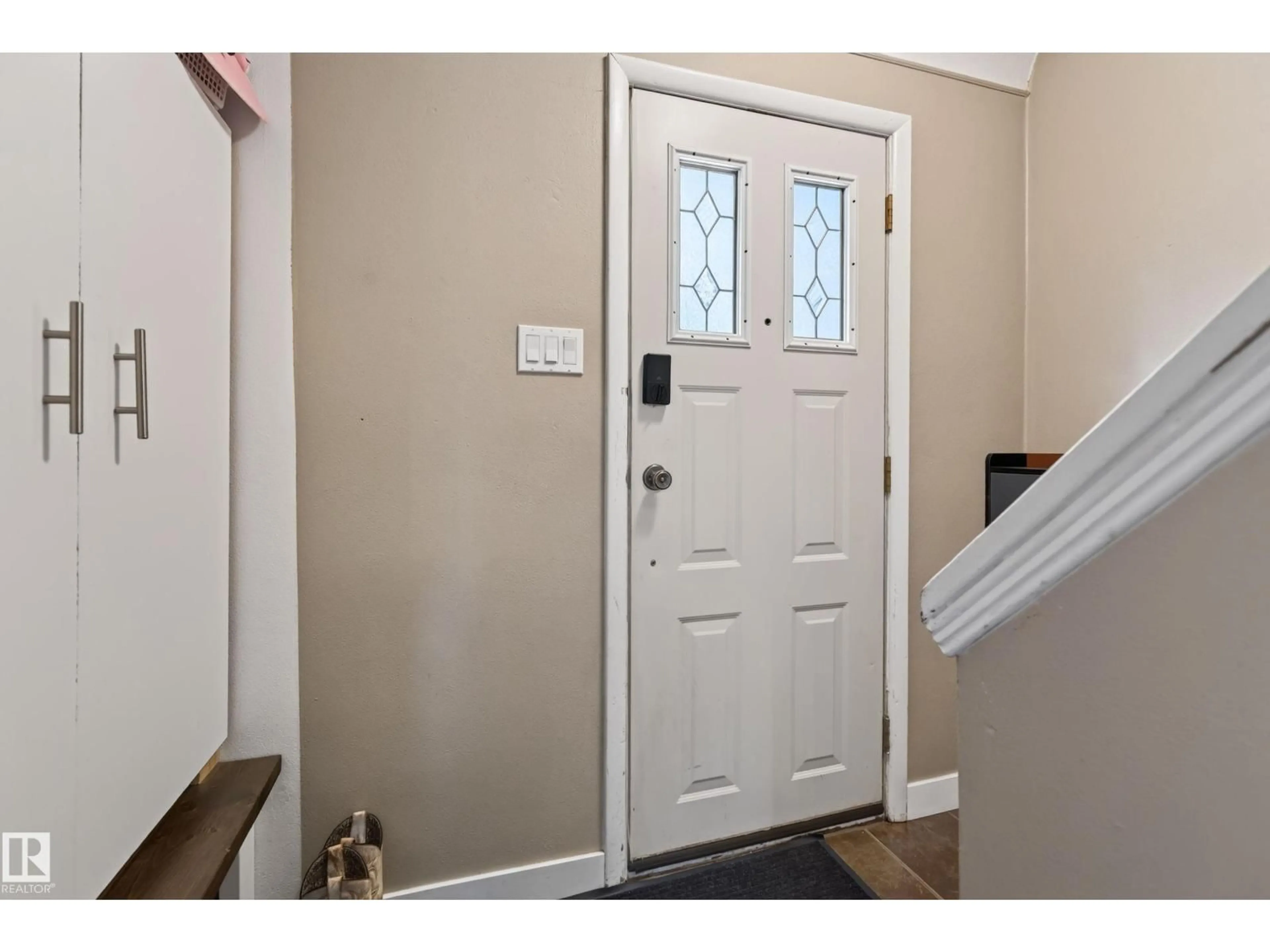 Indoor entryway for 10101 105 ST, Fort Saskatchewan Alberta T8L2G5