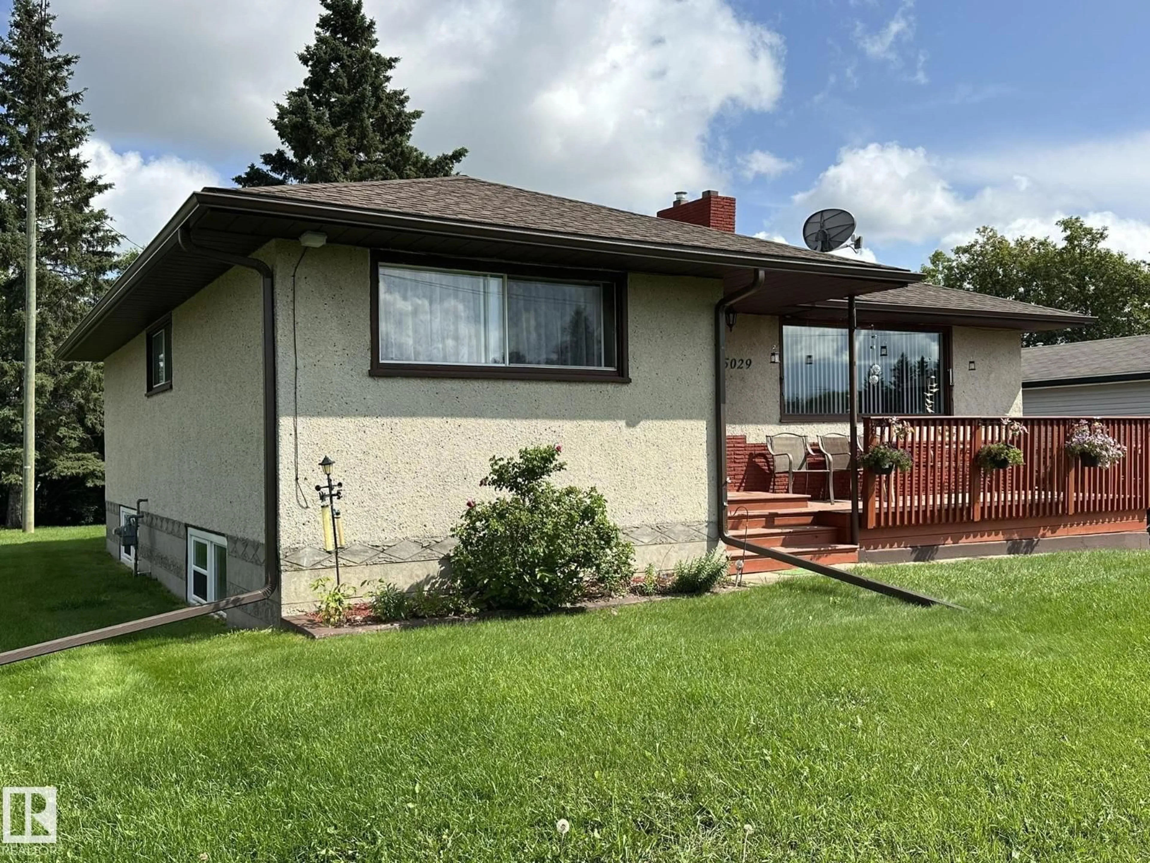 Home with vinyl exterior material, unknown for 5029 48 ST, Waskatenau Alberta T9A3P0