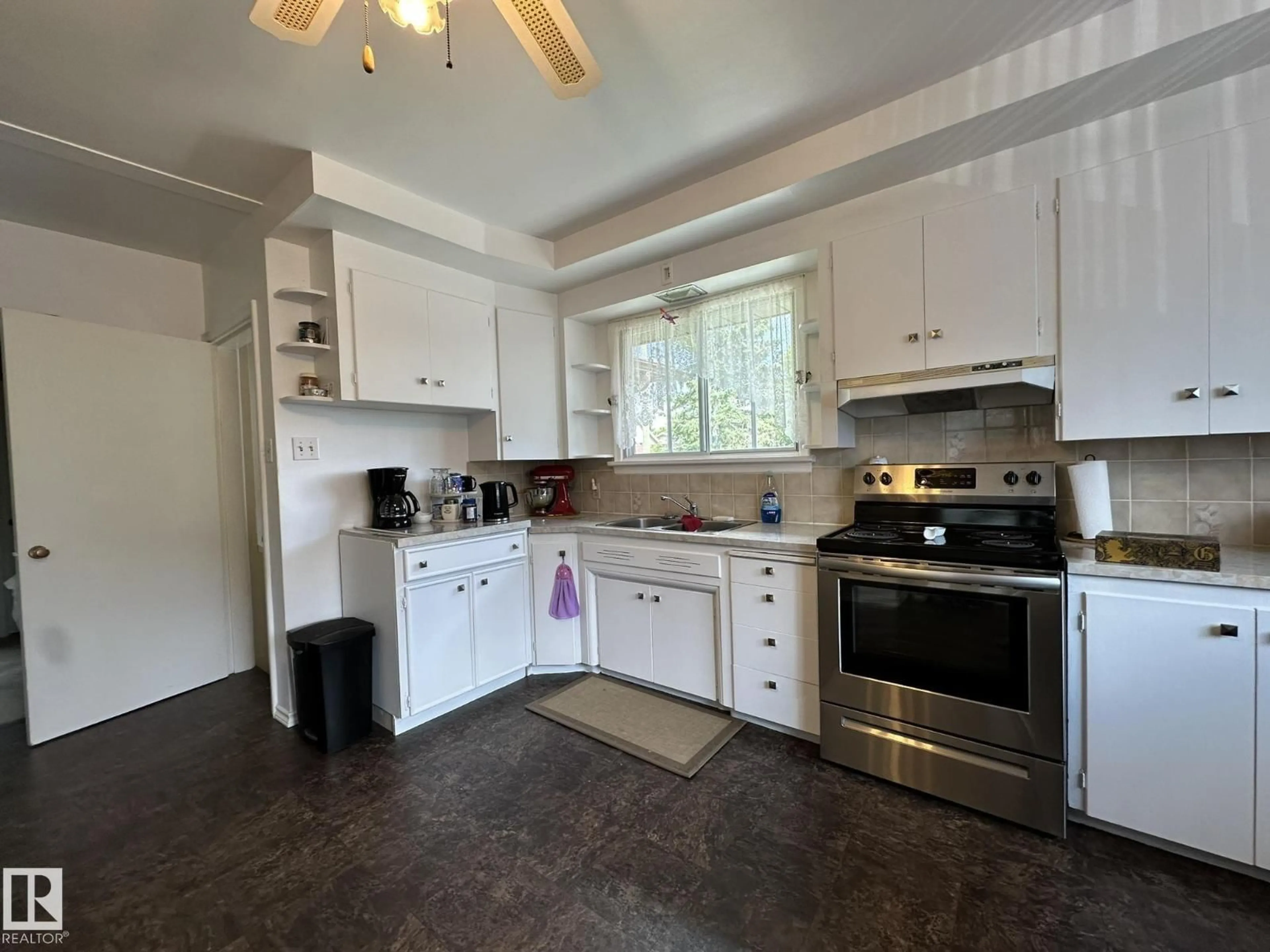 Standard kitchen, unknown for 5029 48 ST, Waskatenau Alberta T9A3P0