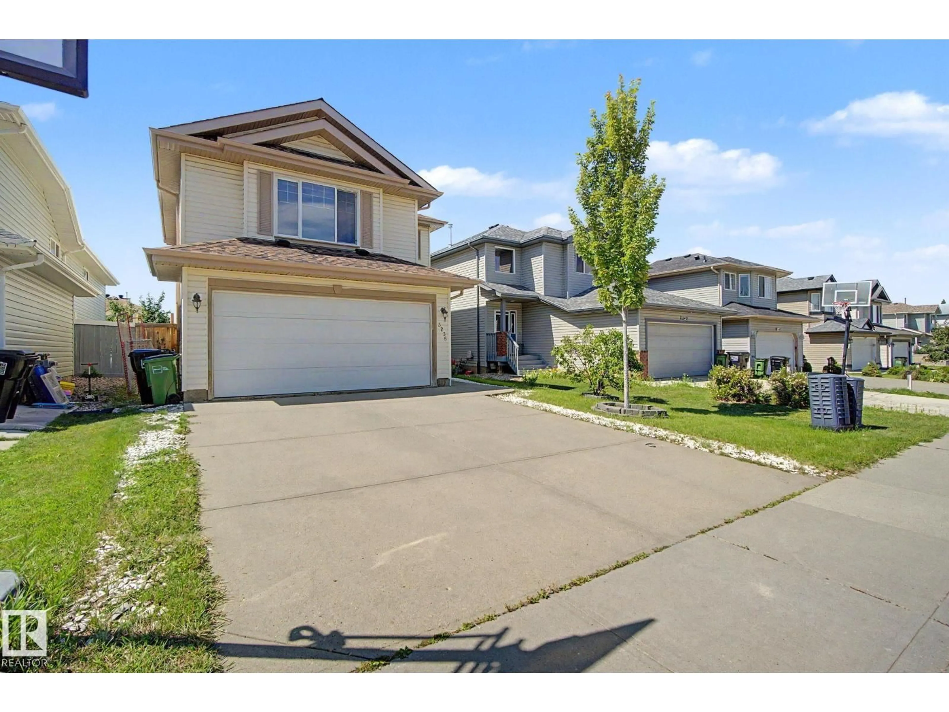 A pic from outside/outdoor area/front of a property/back of a property/a pic from drone, street for 3236 21 ST, Edmonton Alberta T6T0A8
