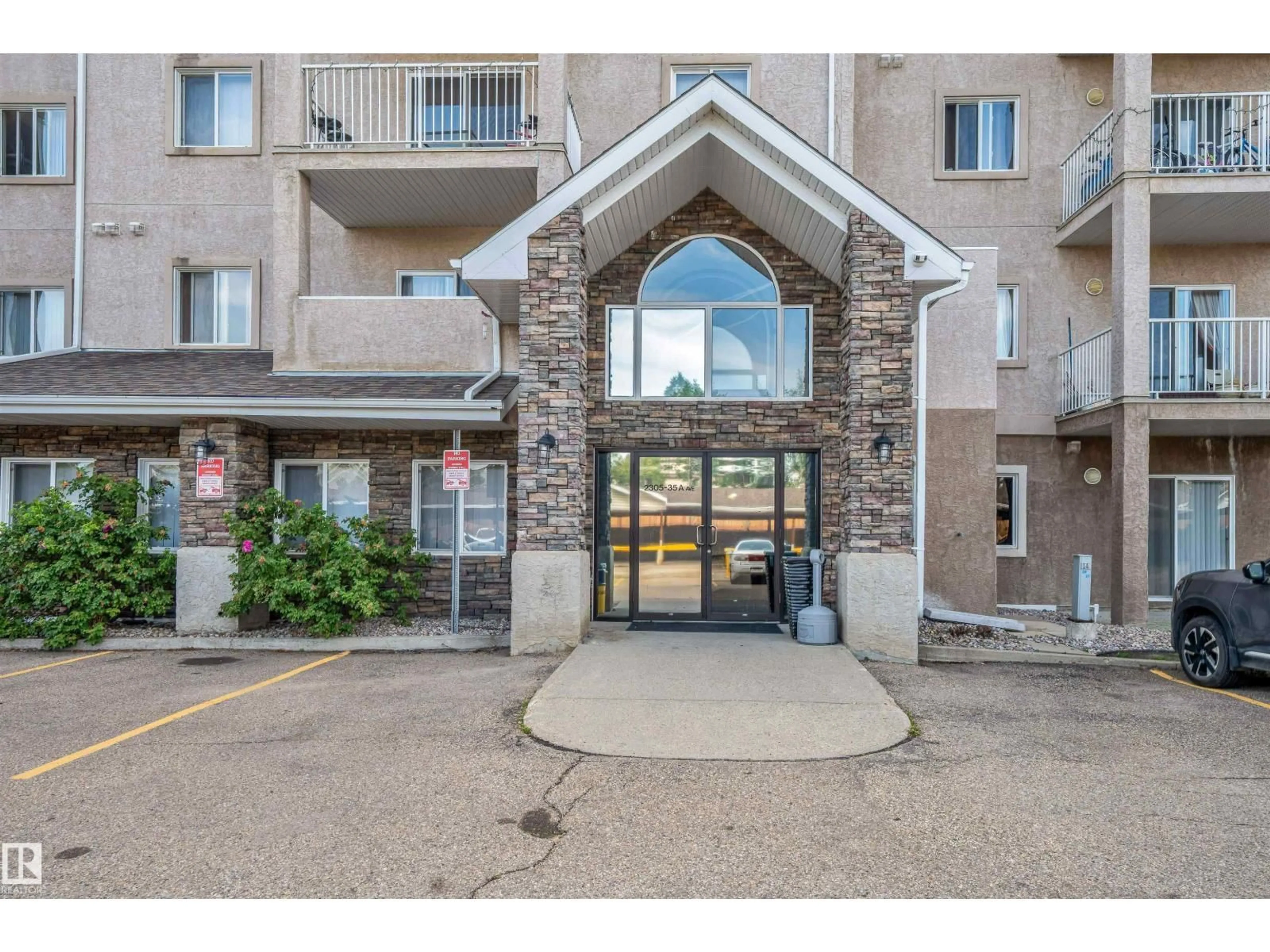 Indoor foyer for #416 - 2305 35A AV, Edmonton Alberta T6T1Z2