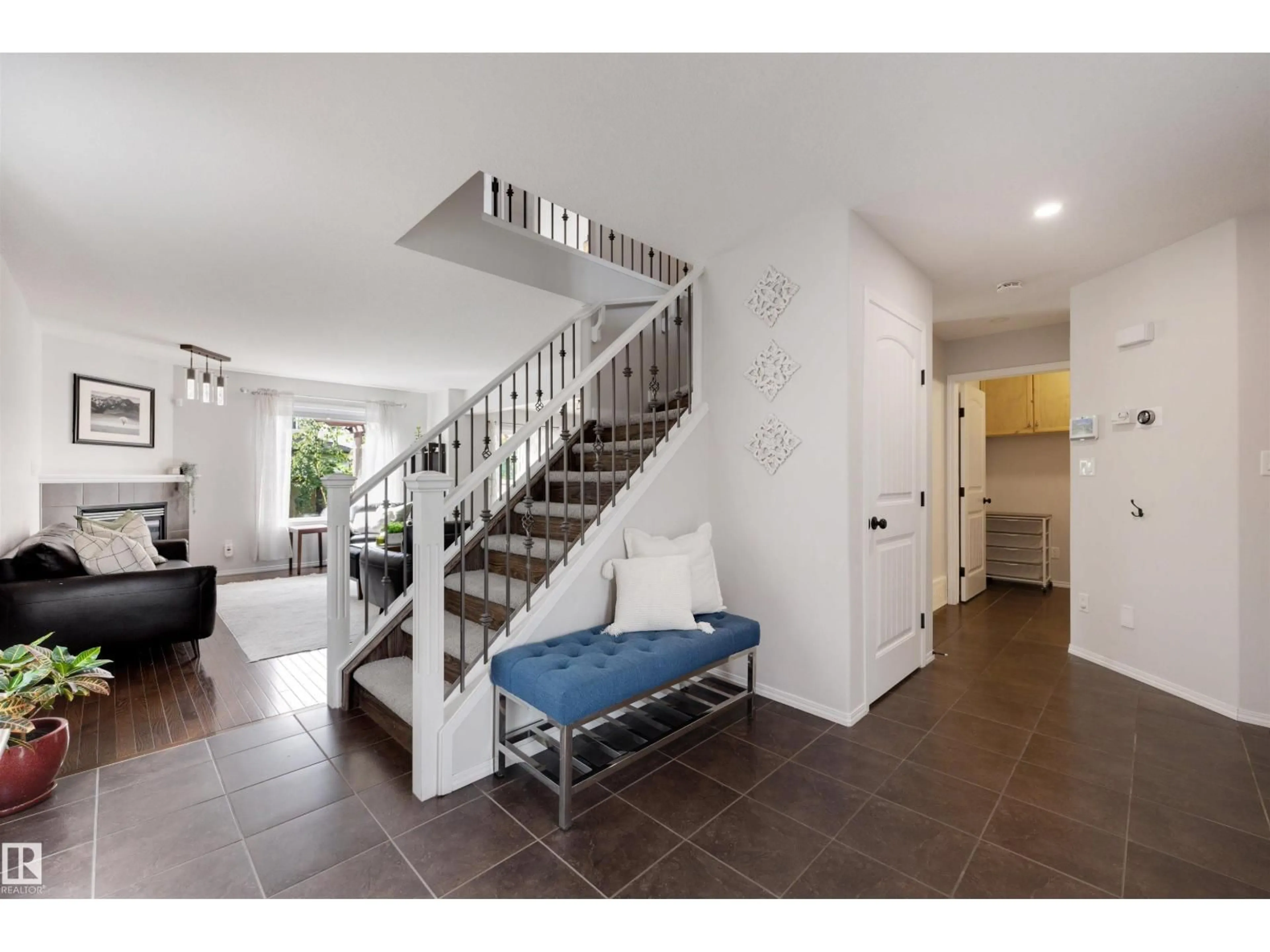 Indoor entryway for SW - 728 173 ST, Edmonton Alberta T6W0M4