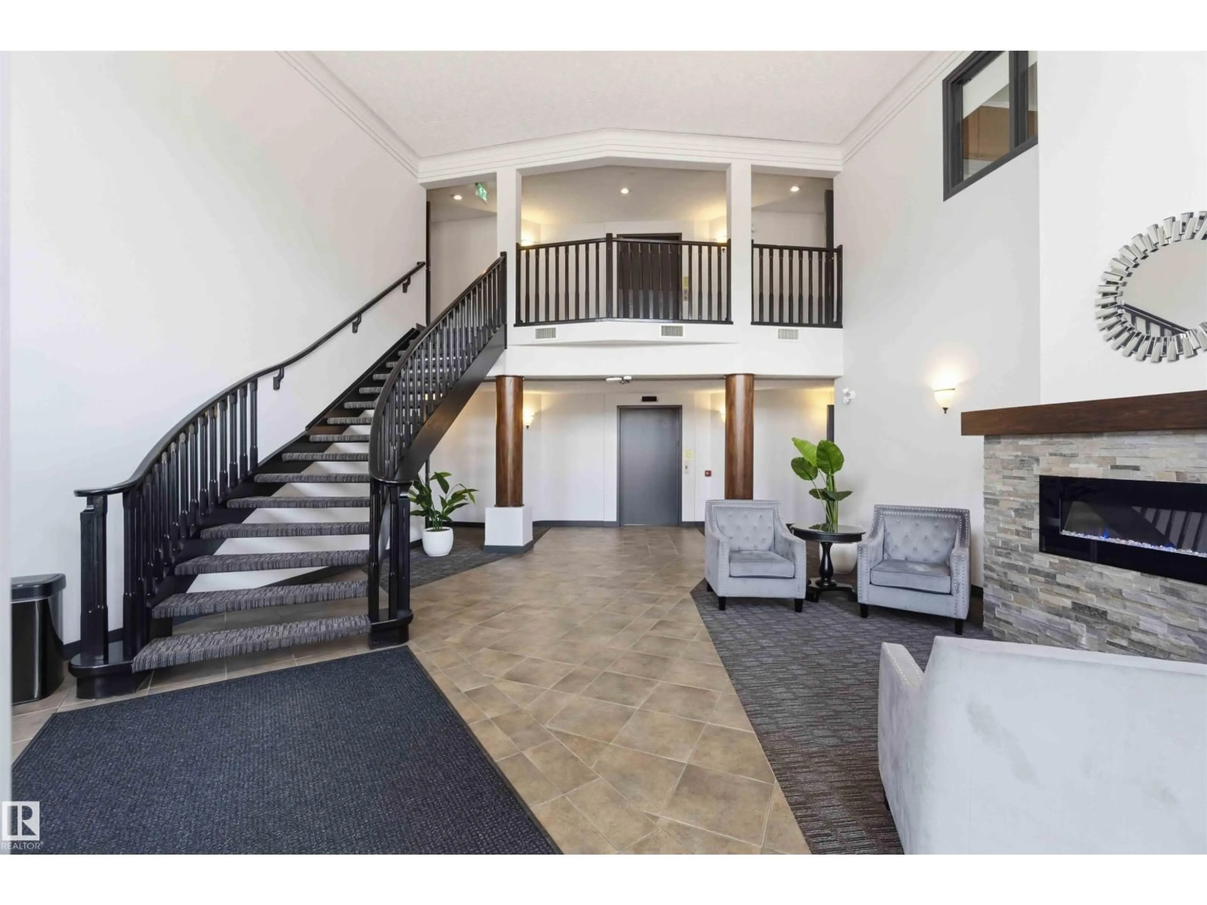 Indoor foyer for #104 - 10221 111 ST, Edmonton Alberta T5K2W5