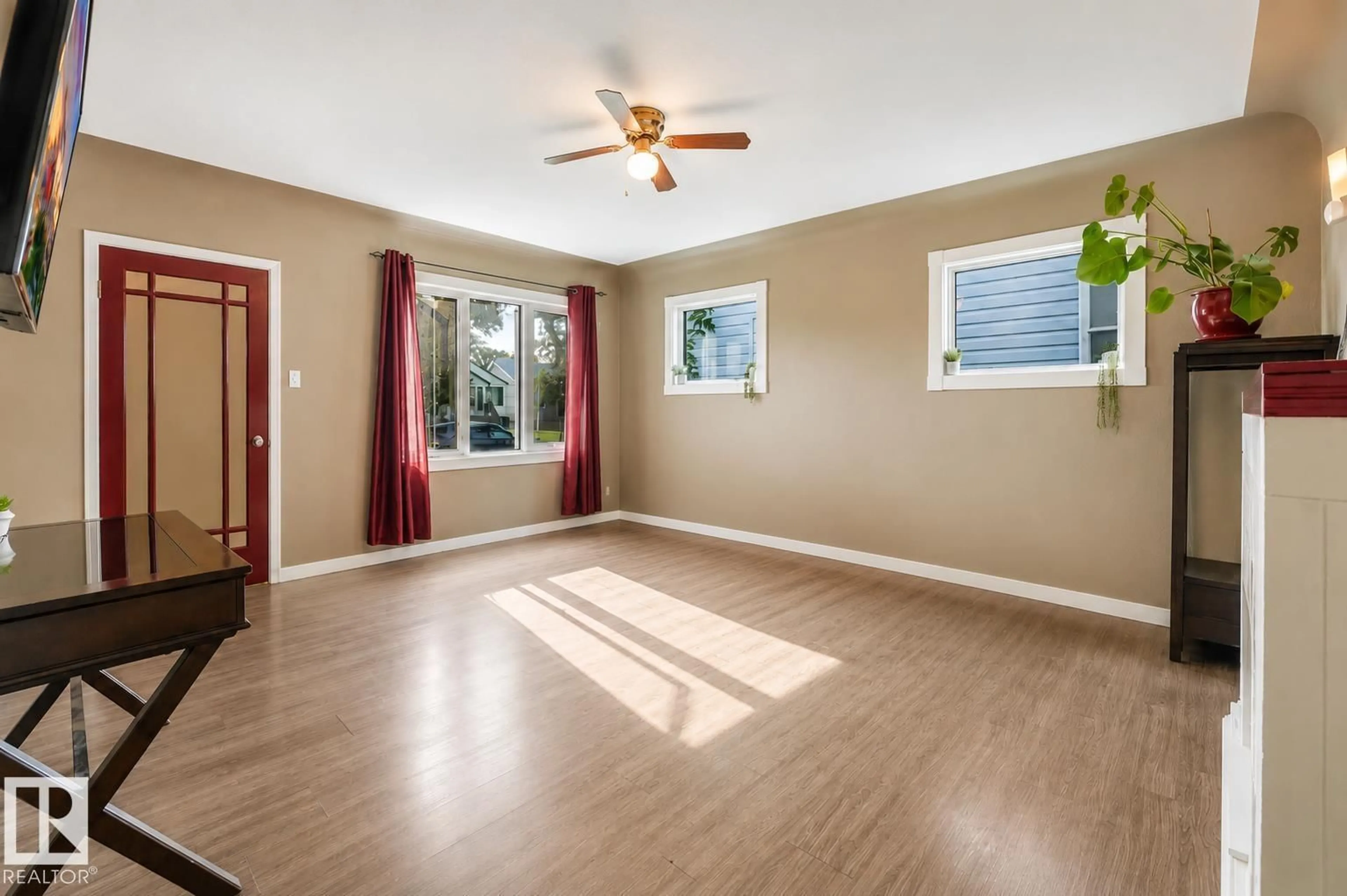 A pic of a room for 12130 95A ST NW, Edmonton Alberta T5G1R9
