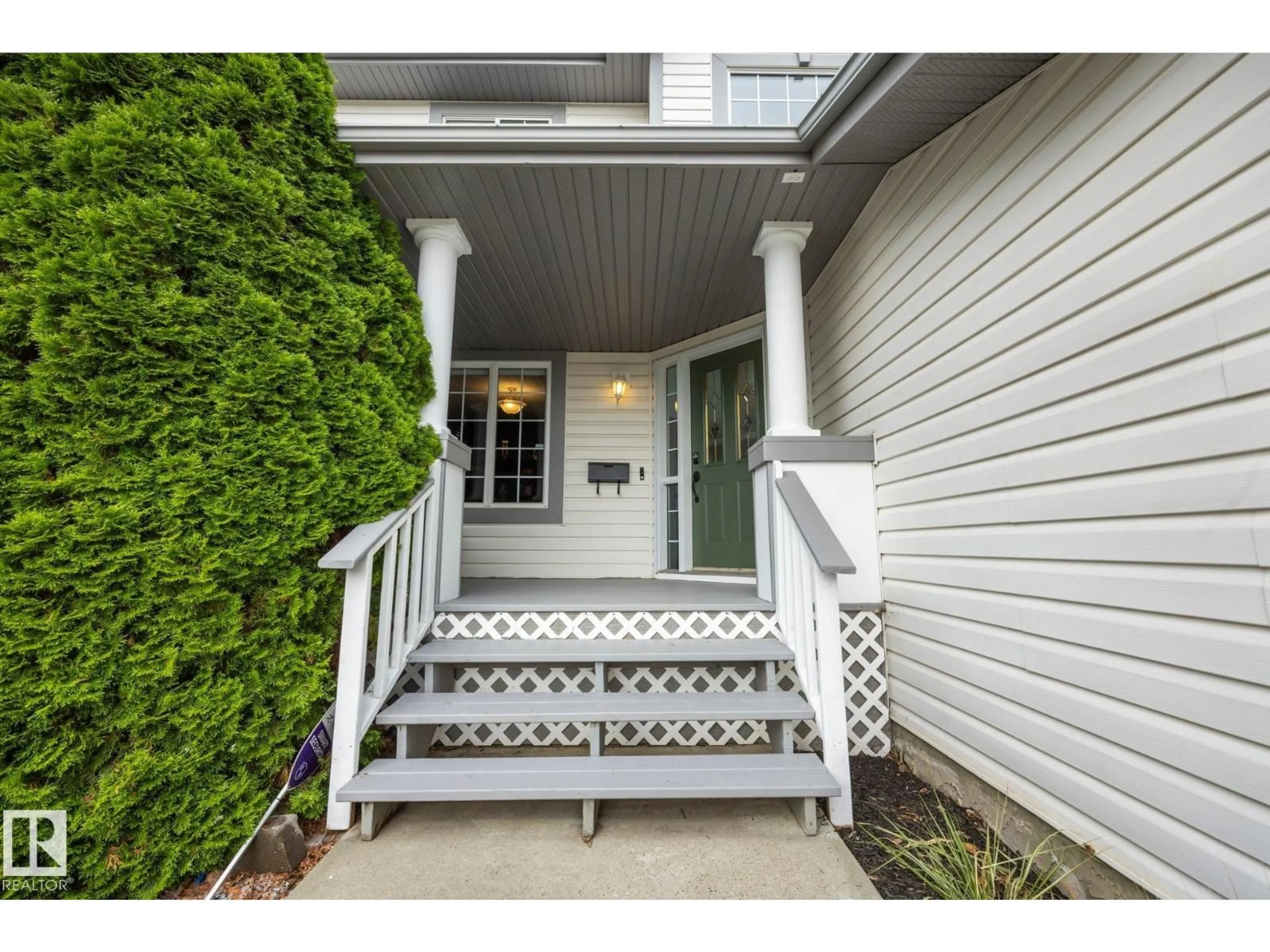 Indoor entryway for 15 ORCHID PL, St. Albert Alberta T8N6P5