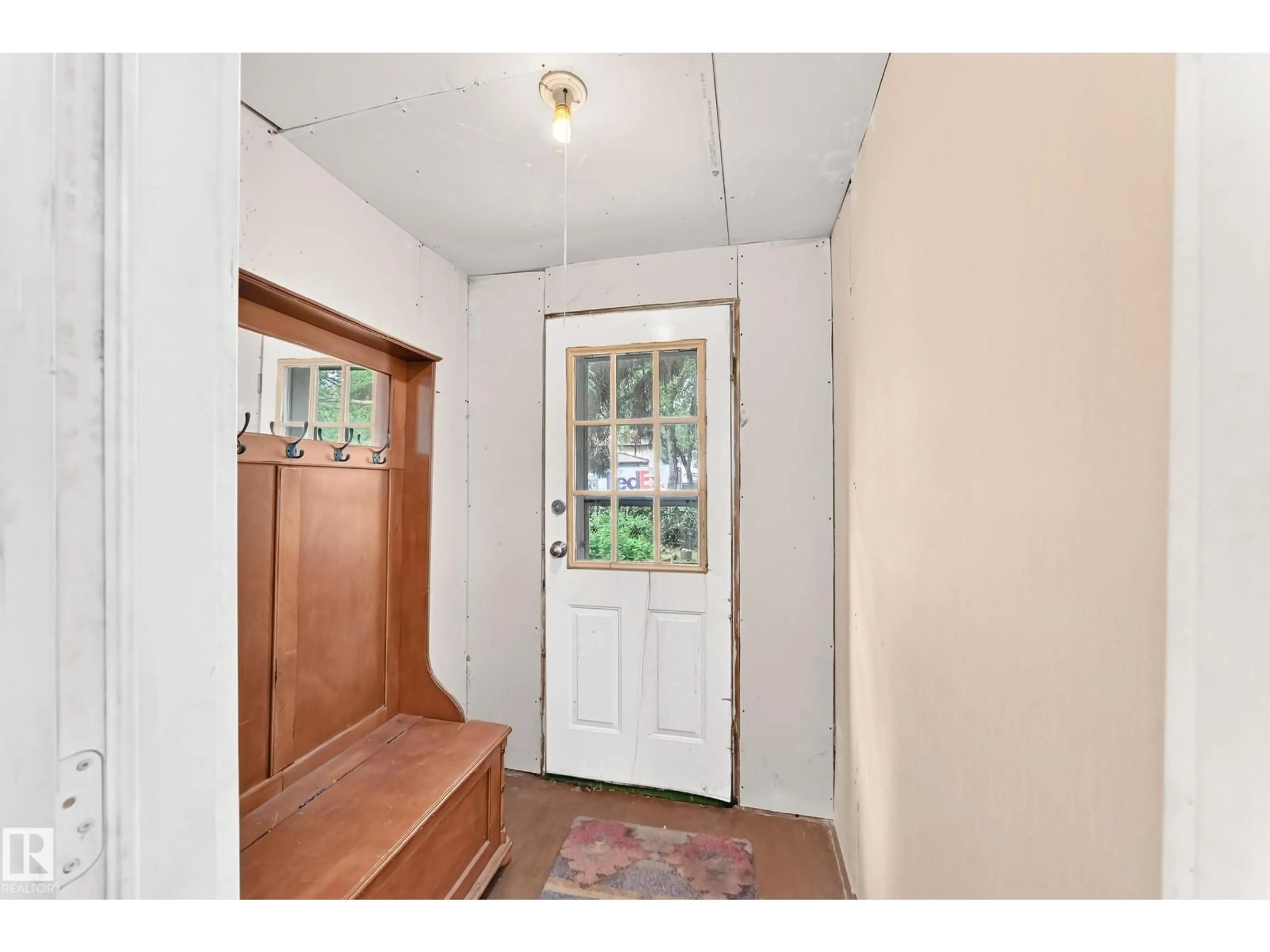Indoor entryway for 12031 90 ST, Edmonton Alberta T5B3Z2