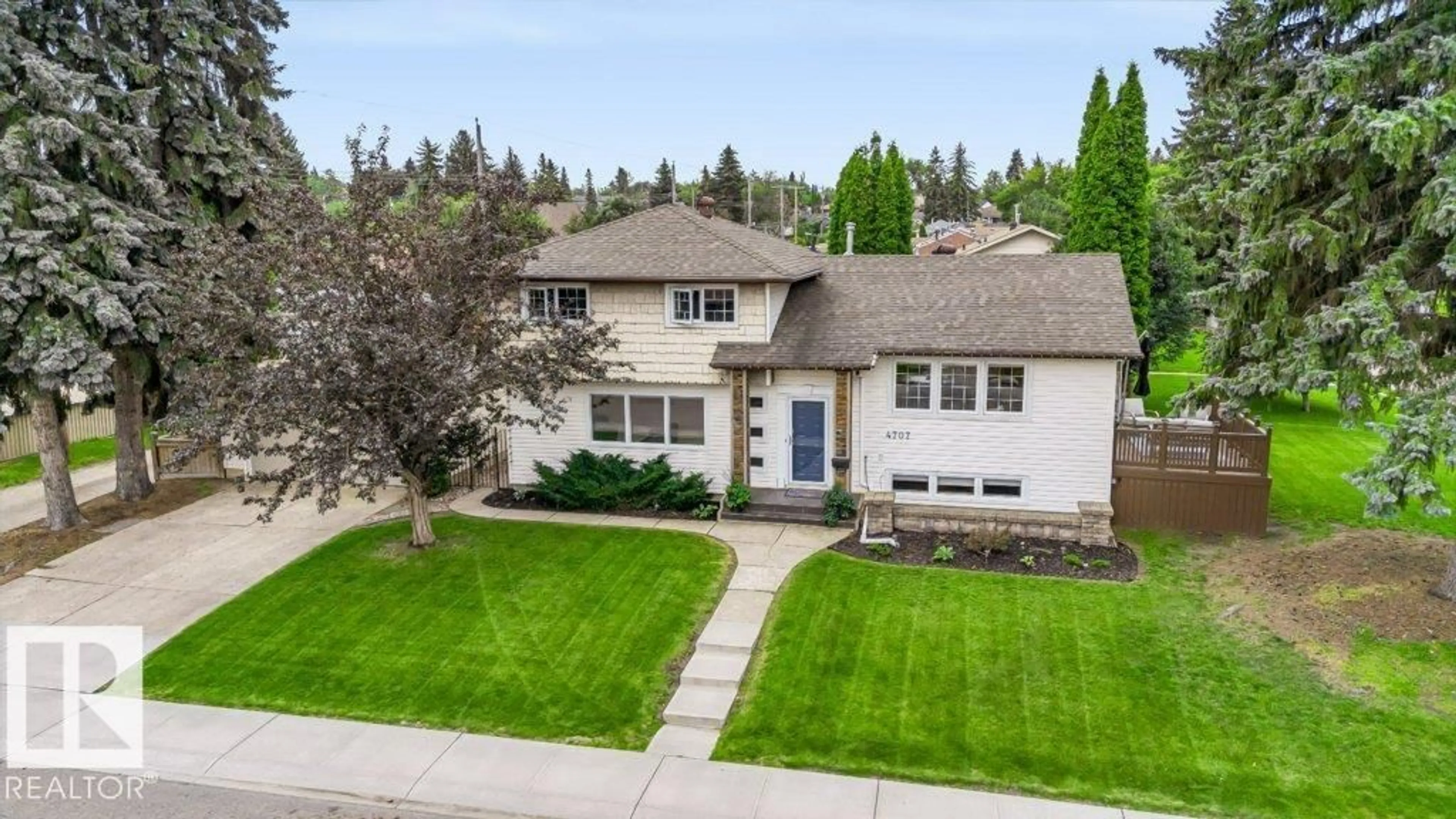 A pic from outside/outdoor area/front of a property/back of a property/a pic from drone, street for NW - 4707 108 AV, Edmonton Alberta T6A1P4