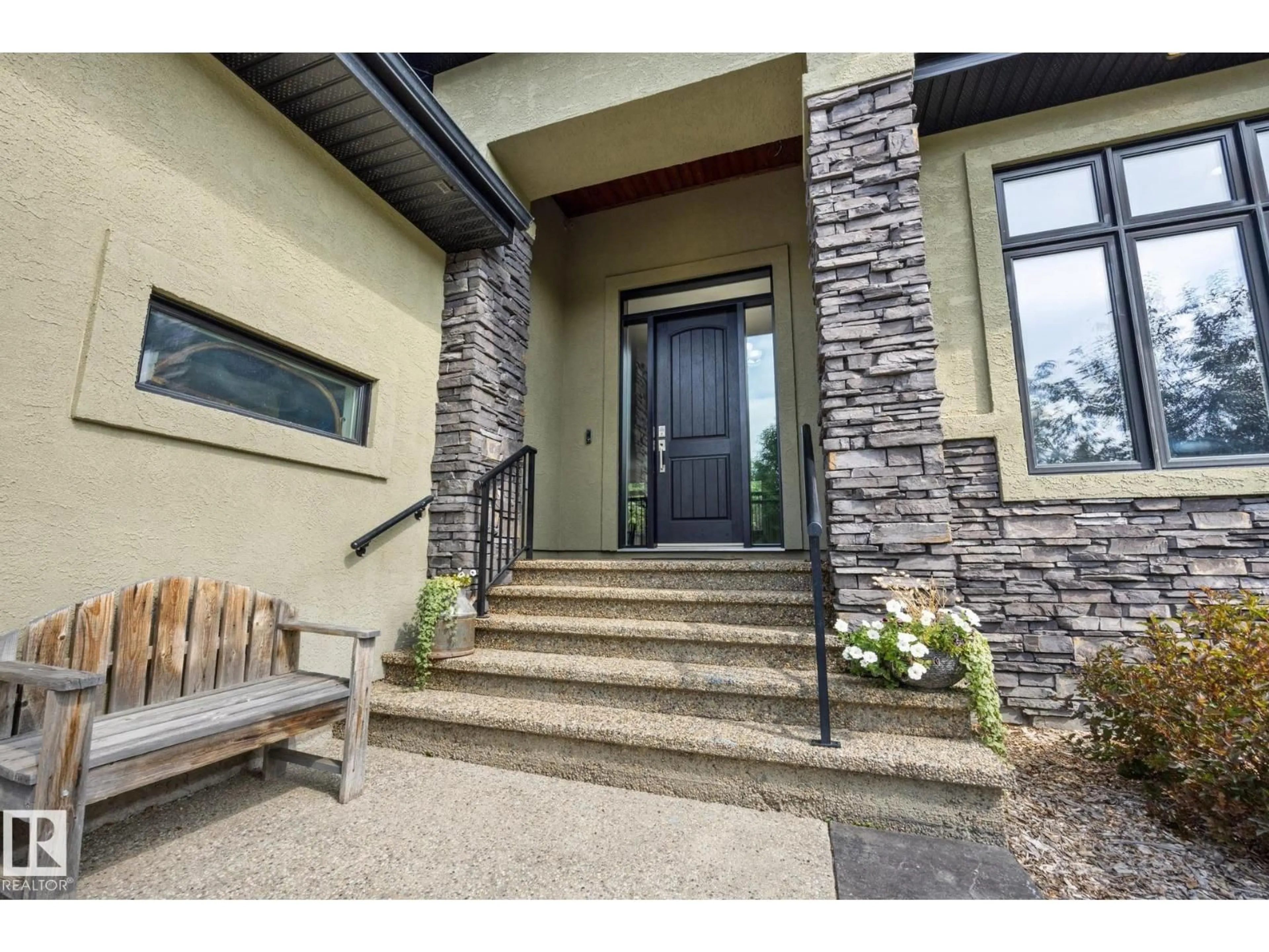 Indoor entryway for 70 53217 RGE ROAD 263, Rural Parkland County Alberta T7X3G2
