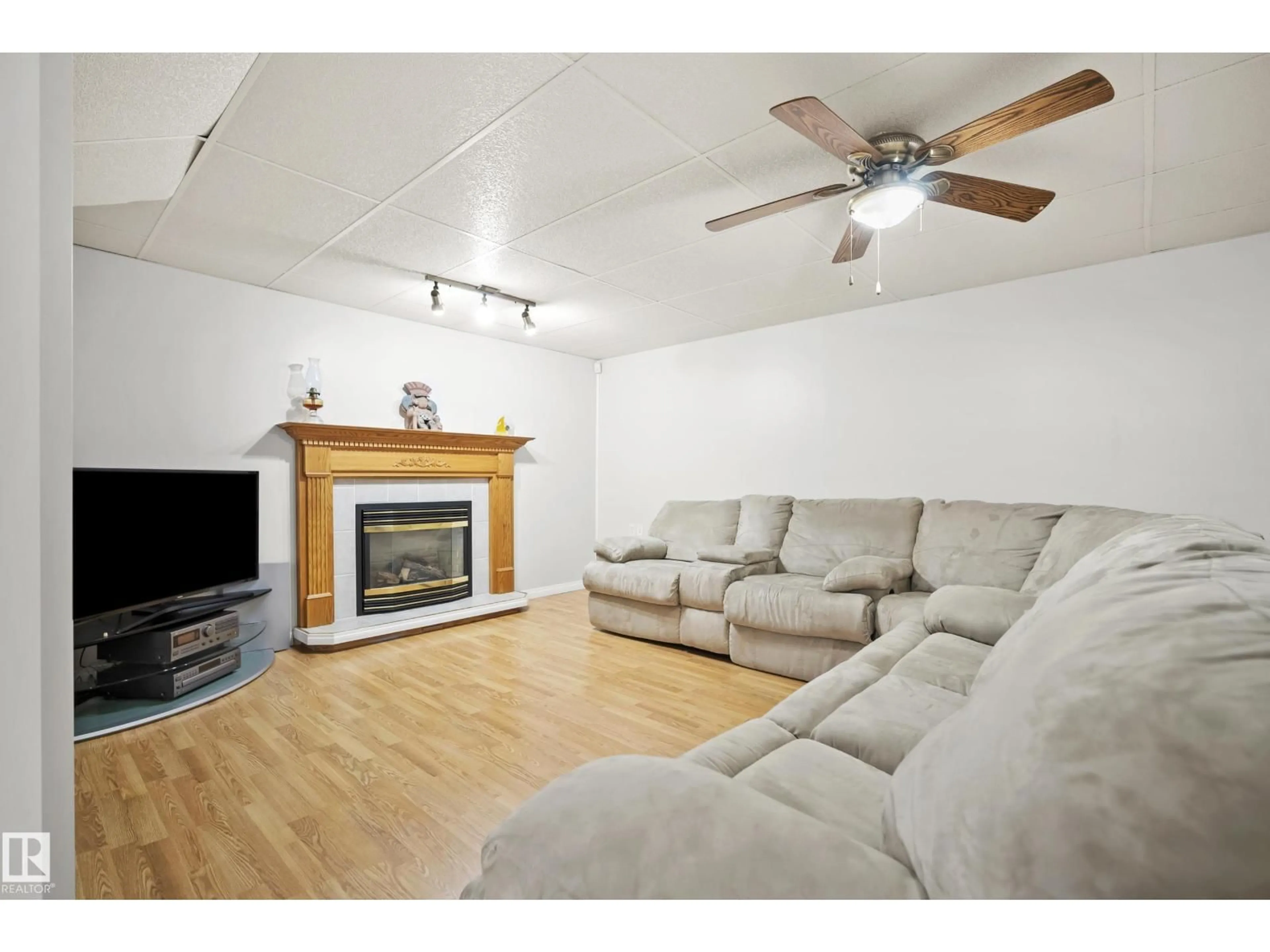 Living room with furniture, wood/laminate floor for NW - 17312 105 ST, Edmonton Alberta T5X3H4