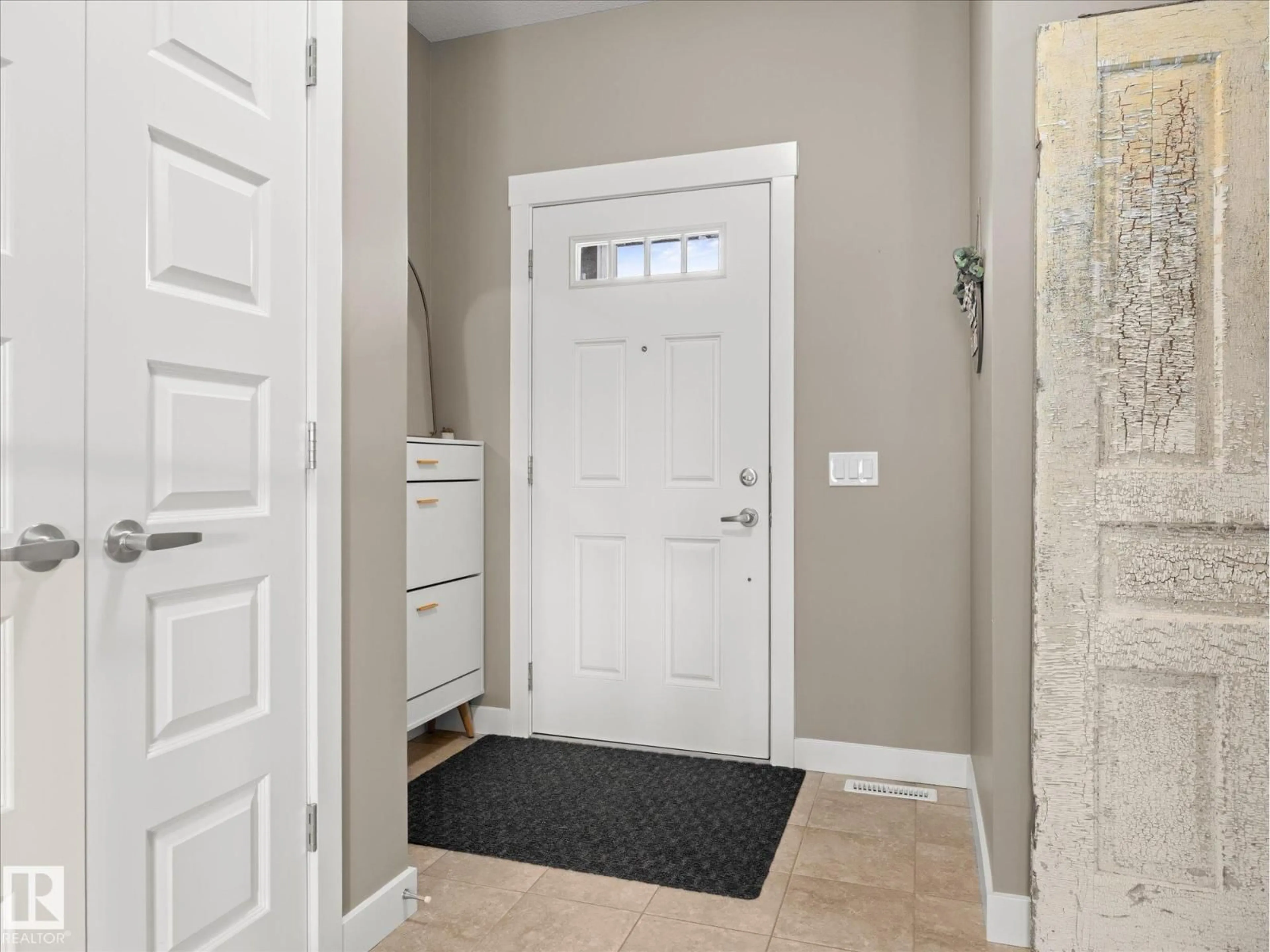 Indoor entryway for 6318 167A AV, Edmonton Alberta T5Y3P7