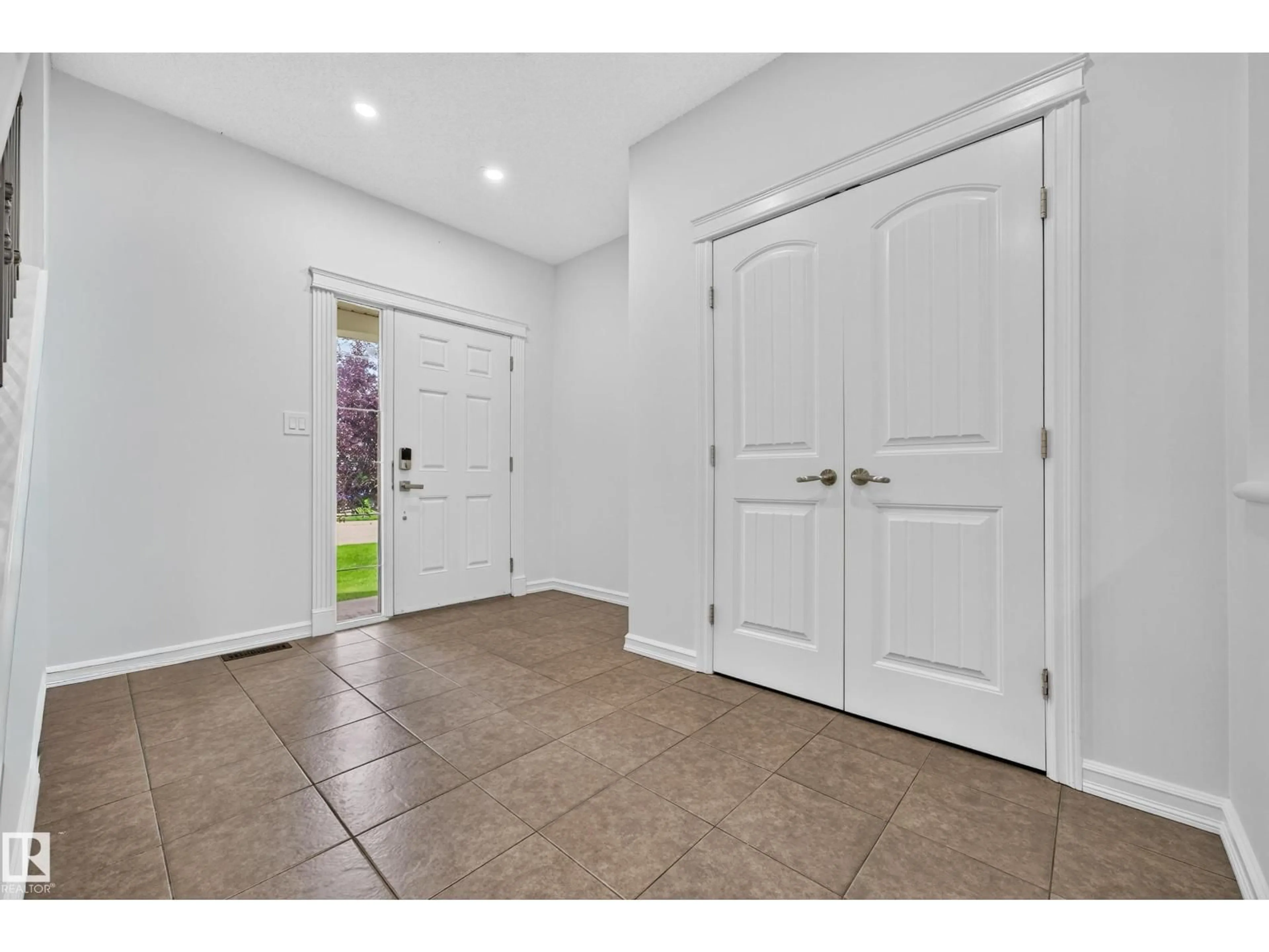 Indoor entryway for 8226 180A AV, Edmonton Alberta T5Z0H8