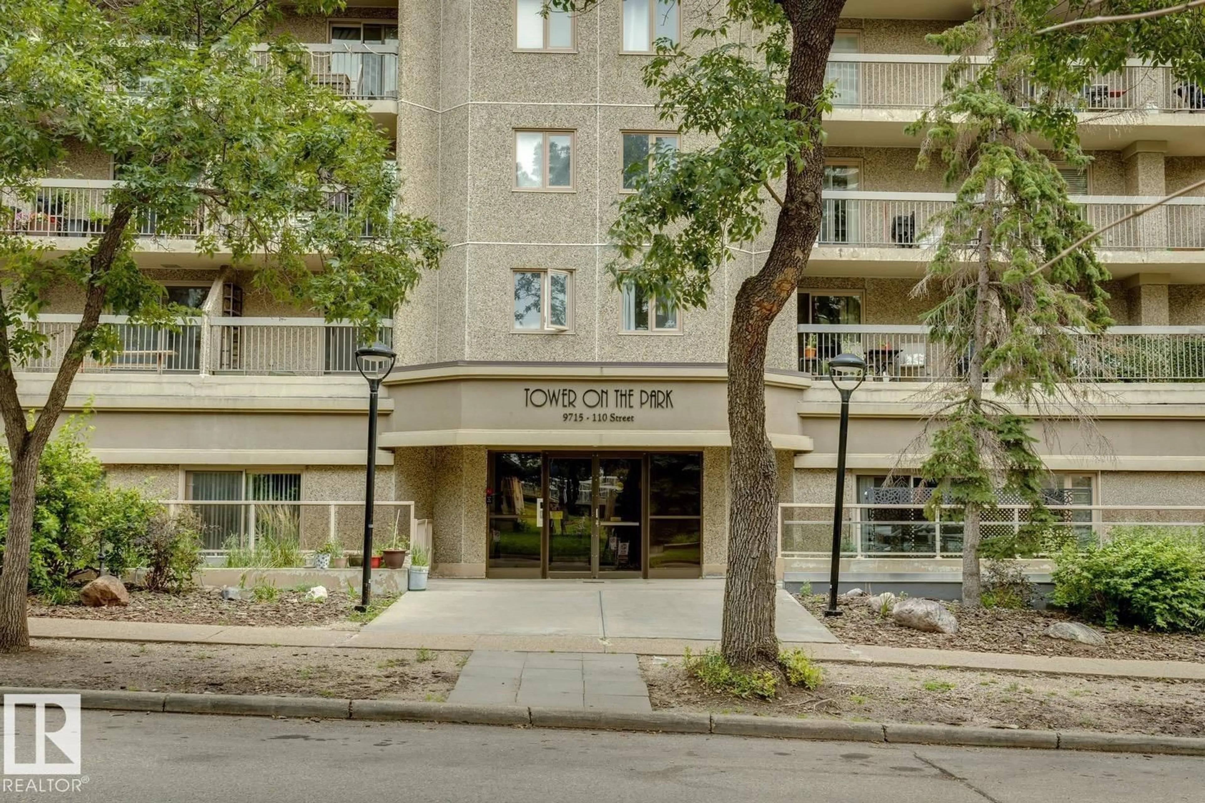 Indoor foyer for #408 - 9715 110 ST NW, Edmonton Alberta T5K2M1
