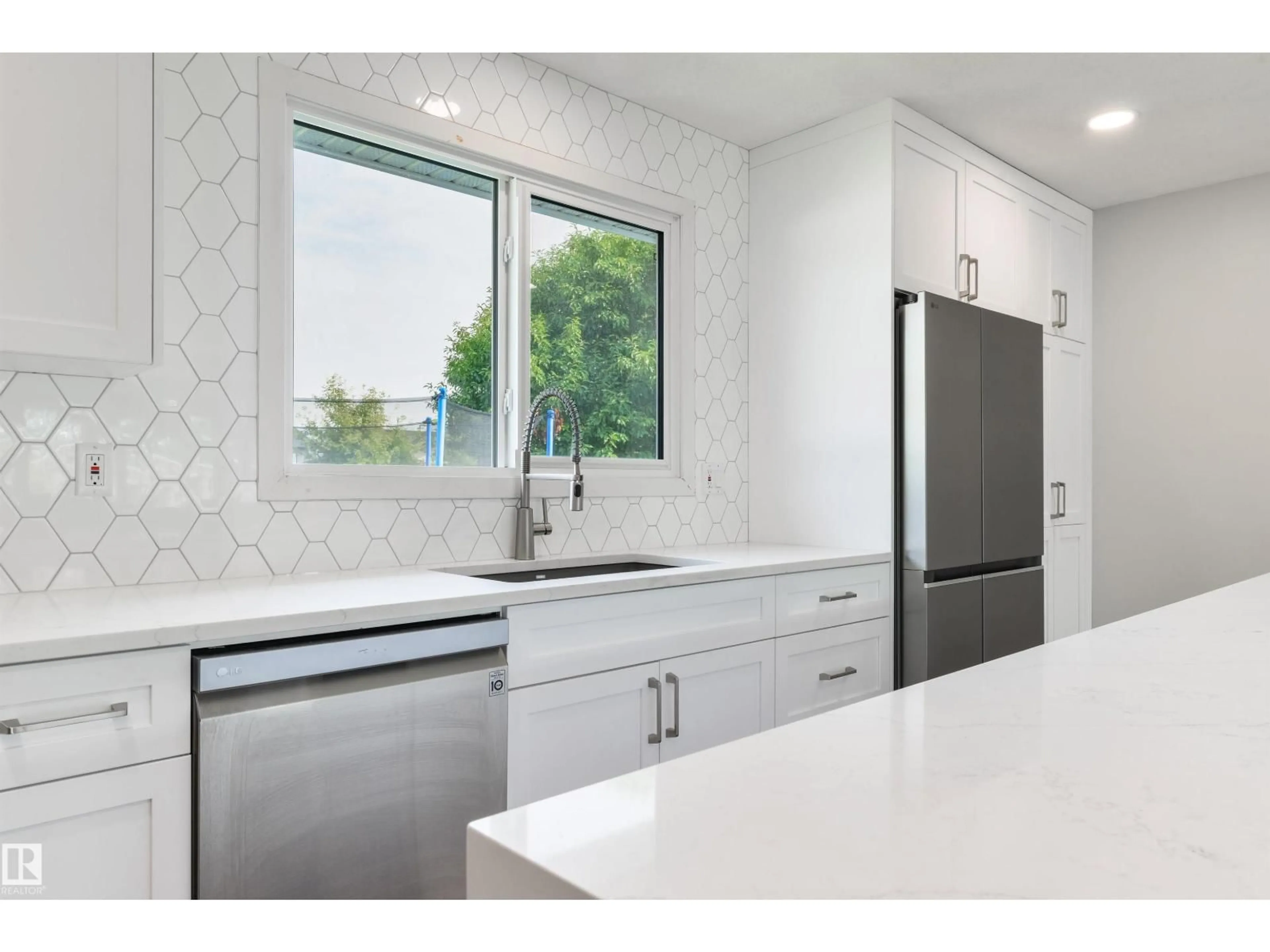 Contemporary kitchen, ceramic/tile floor for 4614 53 AVE, Calmar Alberta T0C0V0