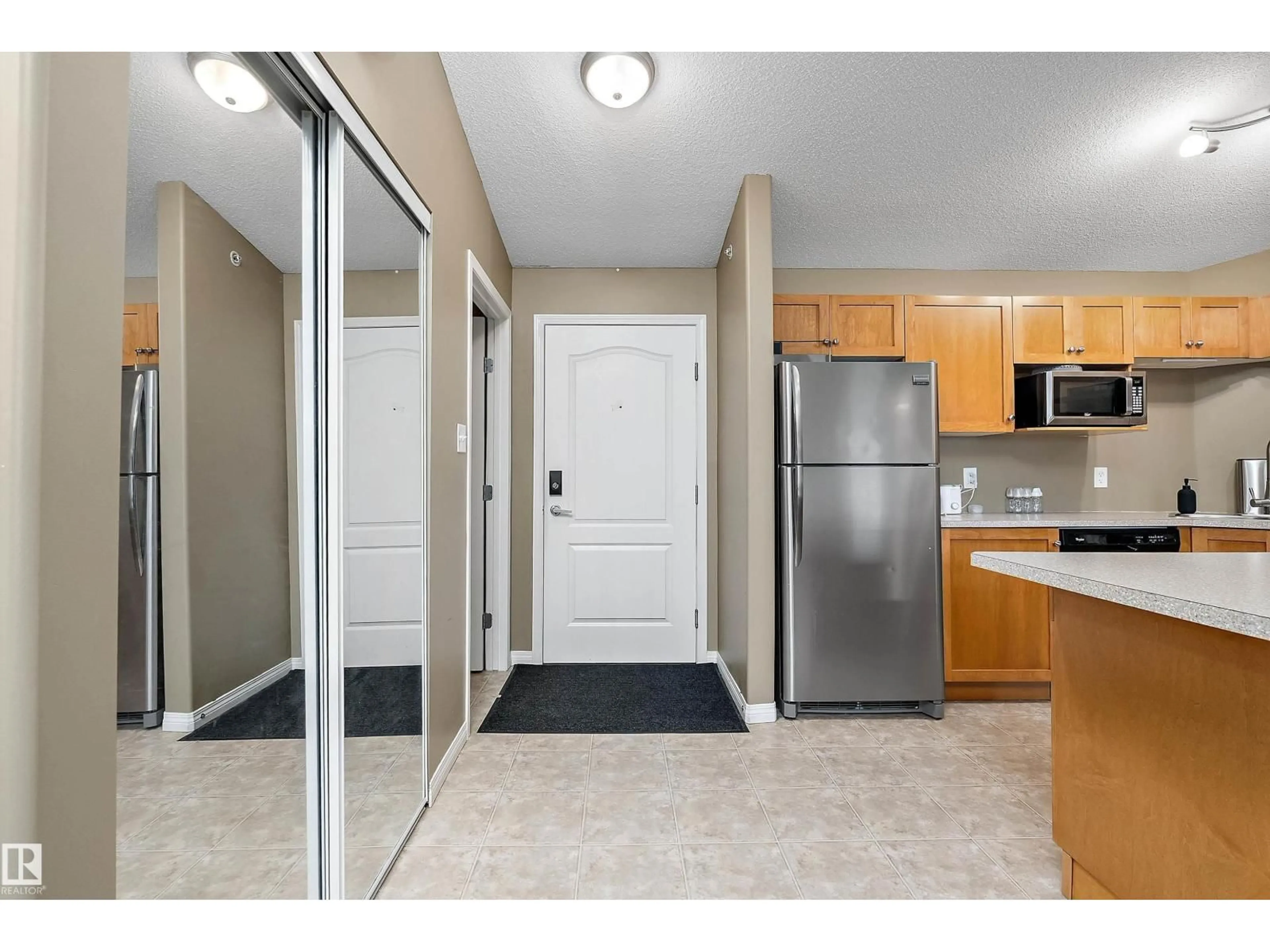 Standard kitchen, unknown for 1520 - 440 HAMMOND GATE NW, Edmonton Alberta T6T2G7