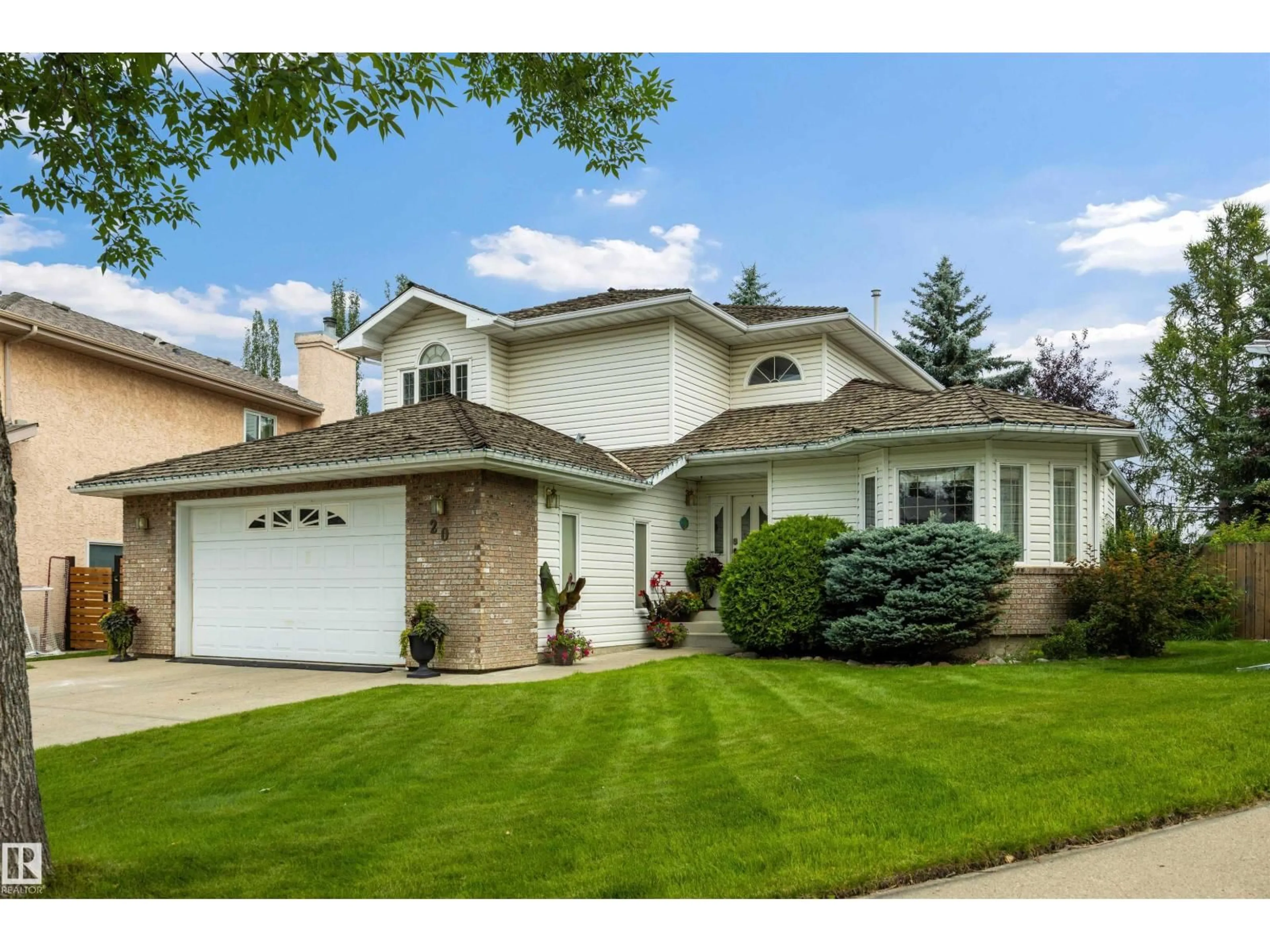 Home with vinyl exterior material, street for 20 CHARLTON CR, Sherwood Park Alberta T8H1R1