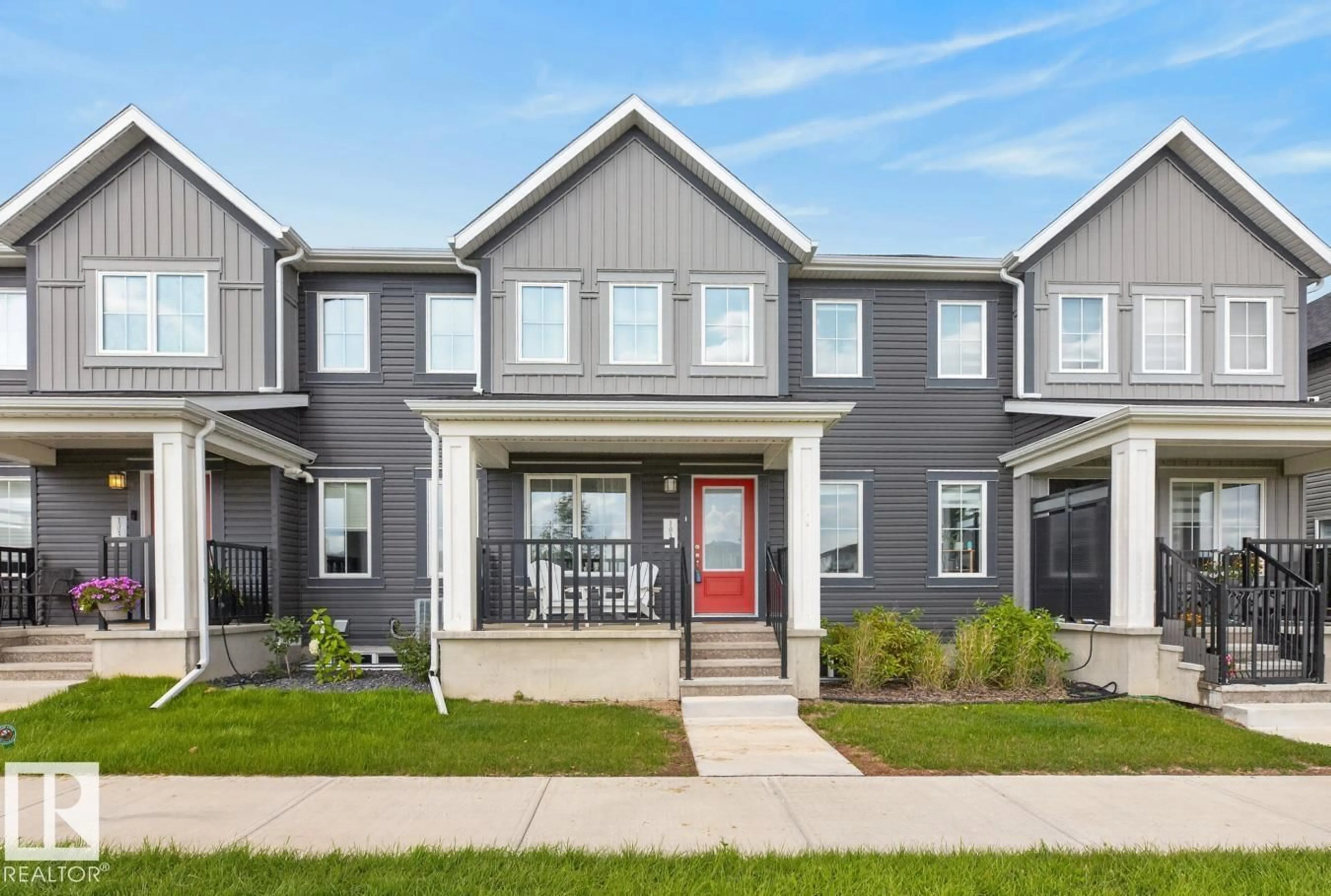 Home with vinyl exterior material, street for 1037 HELEN LAVENDER LN, Sherwood Park Alberta T8H3A4