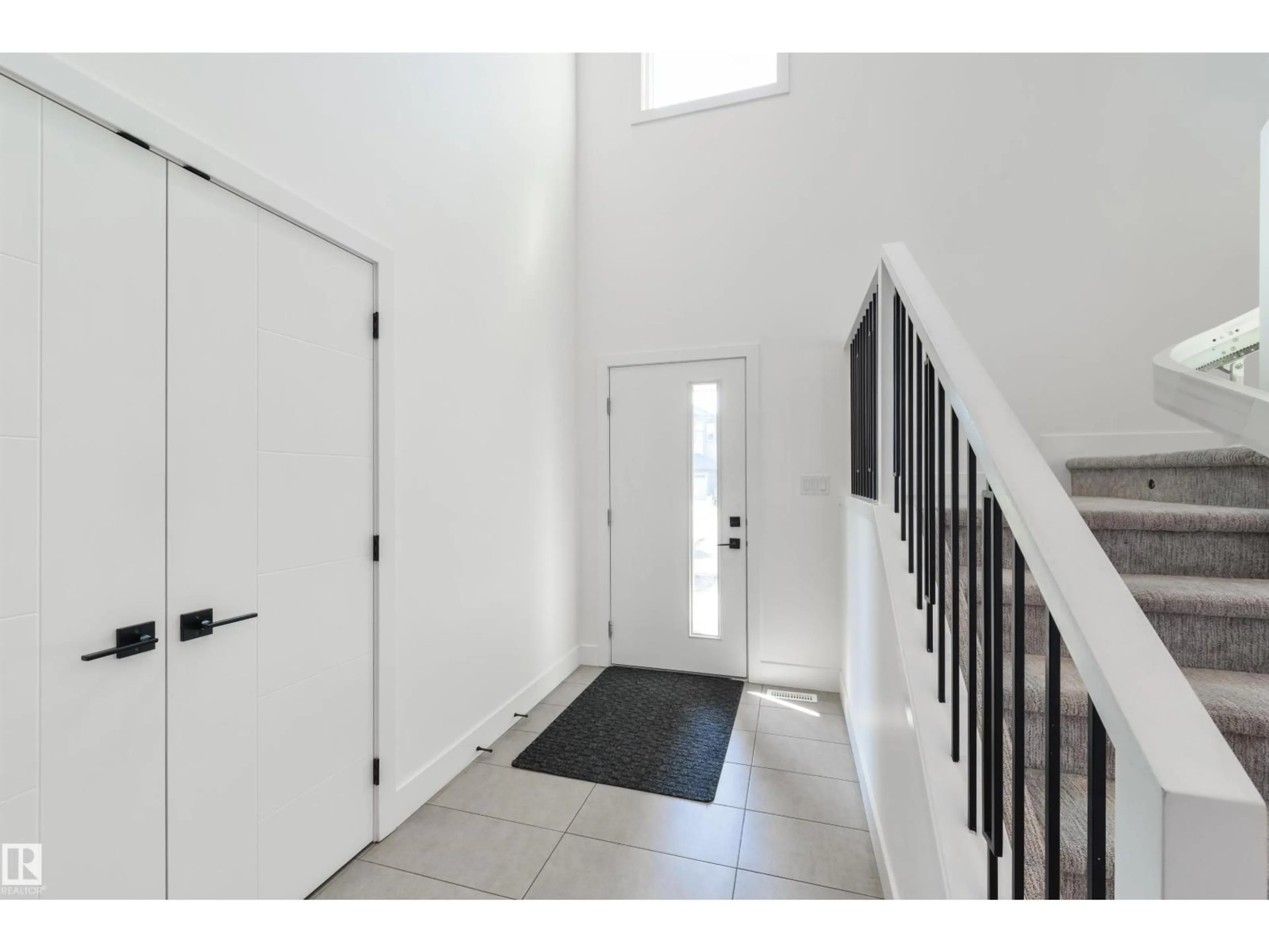 Indoor entryway for 1208 PEREGRINE TC, Edmonton Alberta T5S0M3